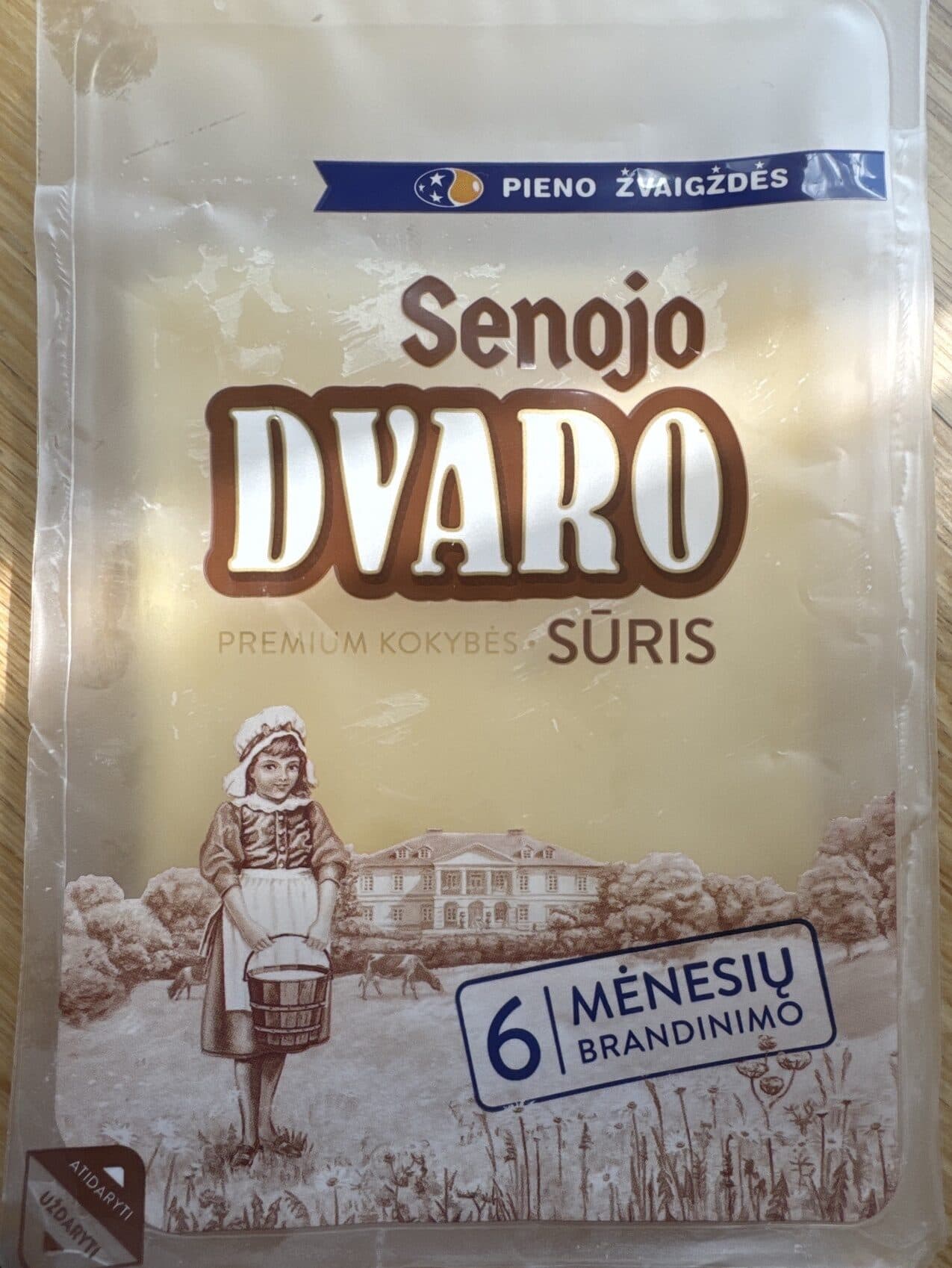 Pieno žvaigždės Senojo dvaro sūris packshot