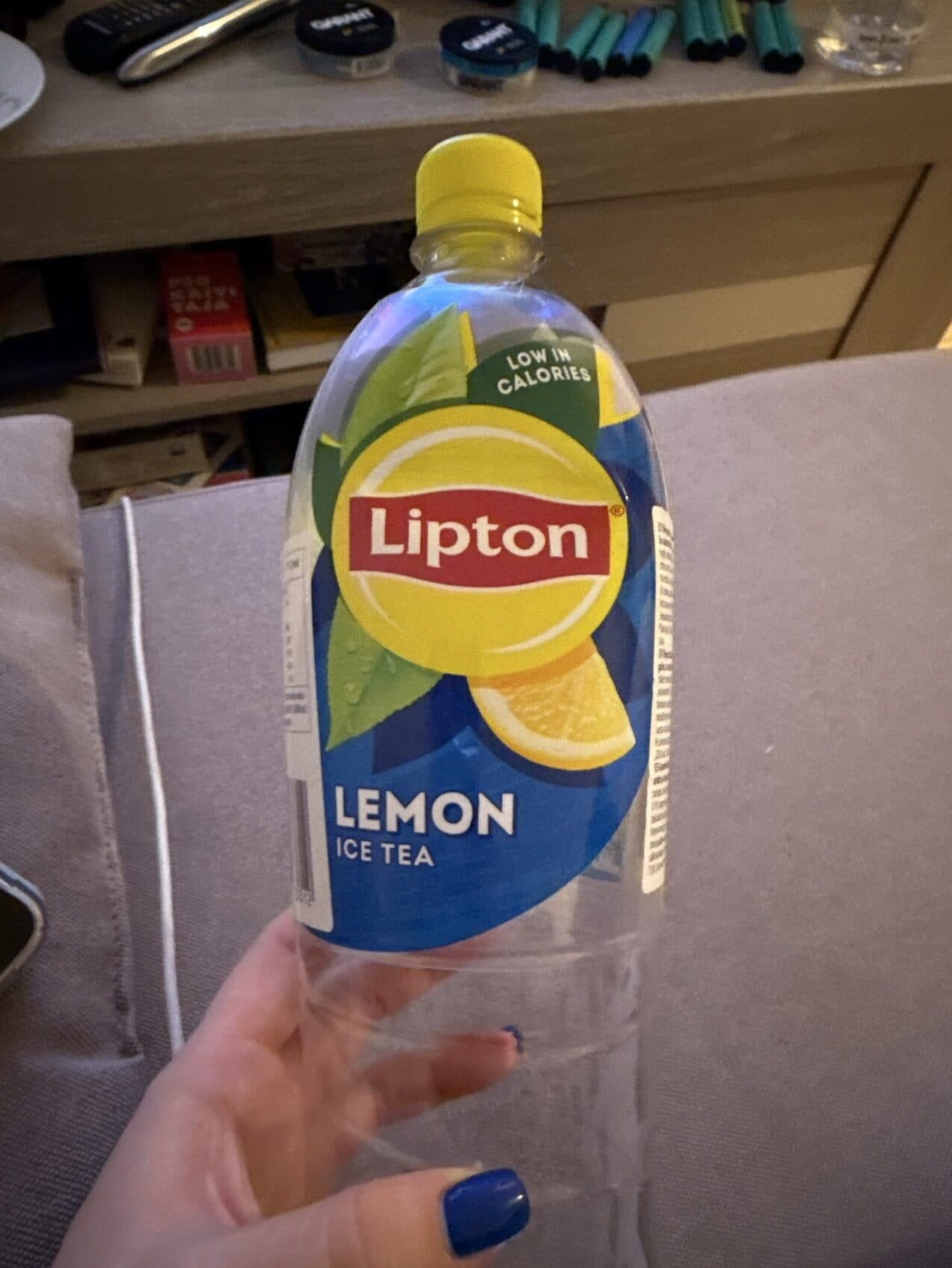 Lipton Lemon Ice Tea packshot