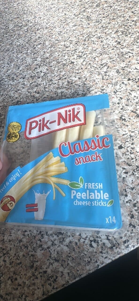 Pik-Nik Classic snack fresh peelable cheese sticks packshot
