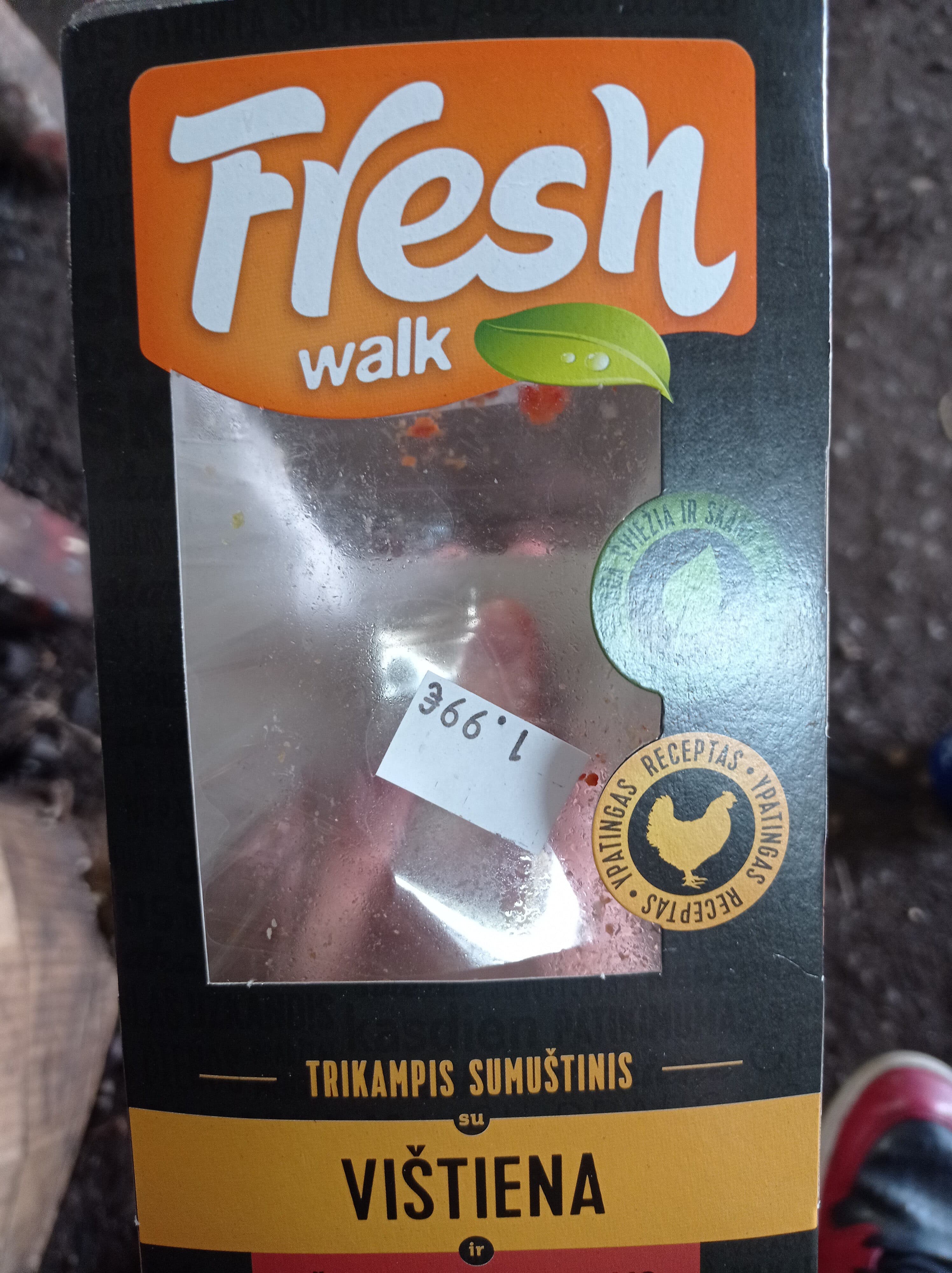 Fresh walk Trikampis sumuštinis su vištiena ir šonine, pomidorais packshot