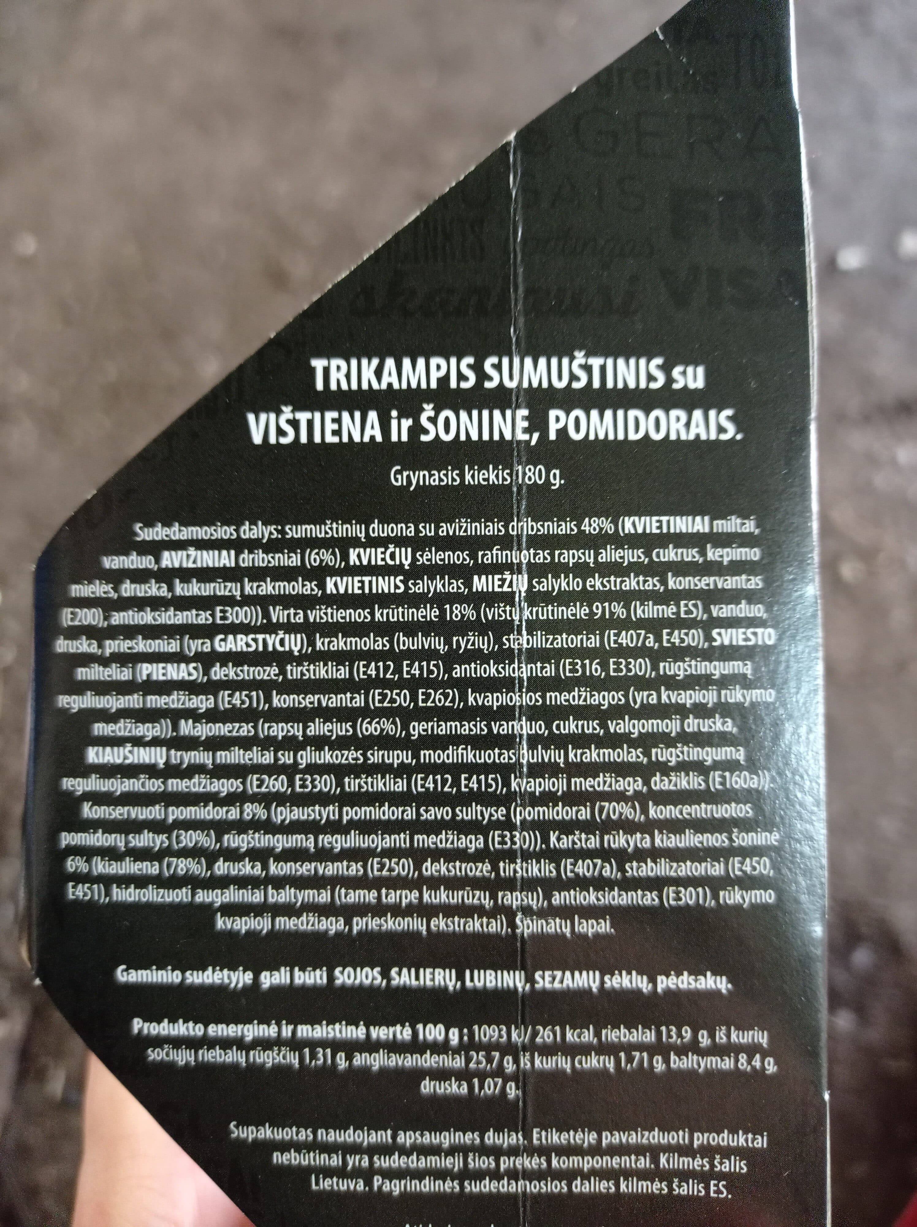 Fresh walk Trikampis sumuštinis su vištiena ir šonine, pomidorais packshot