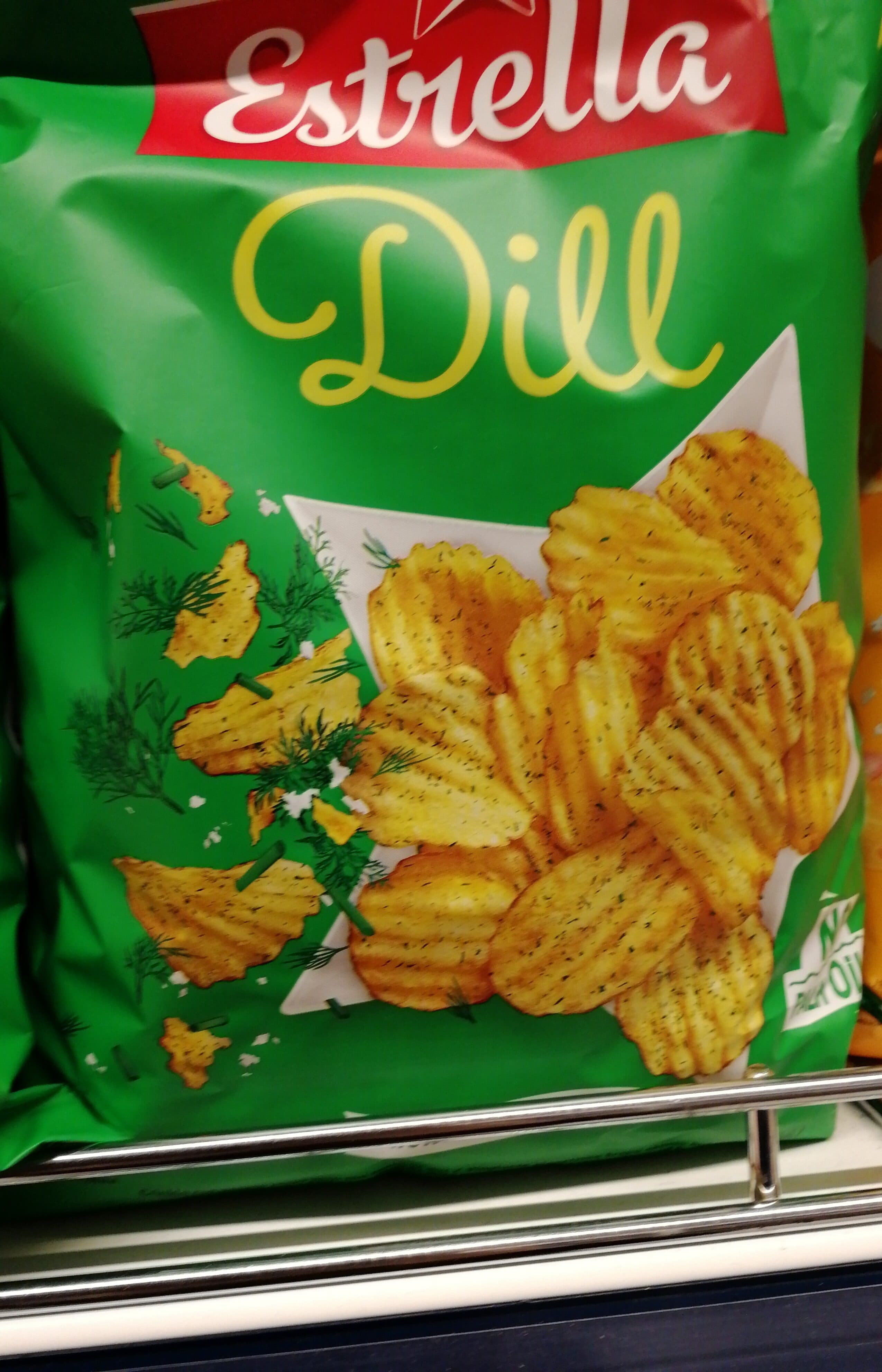Estrella Crinkle cut potato chips with the taste of dill packshot