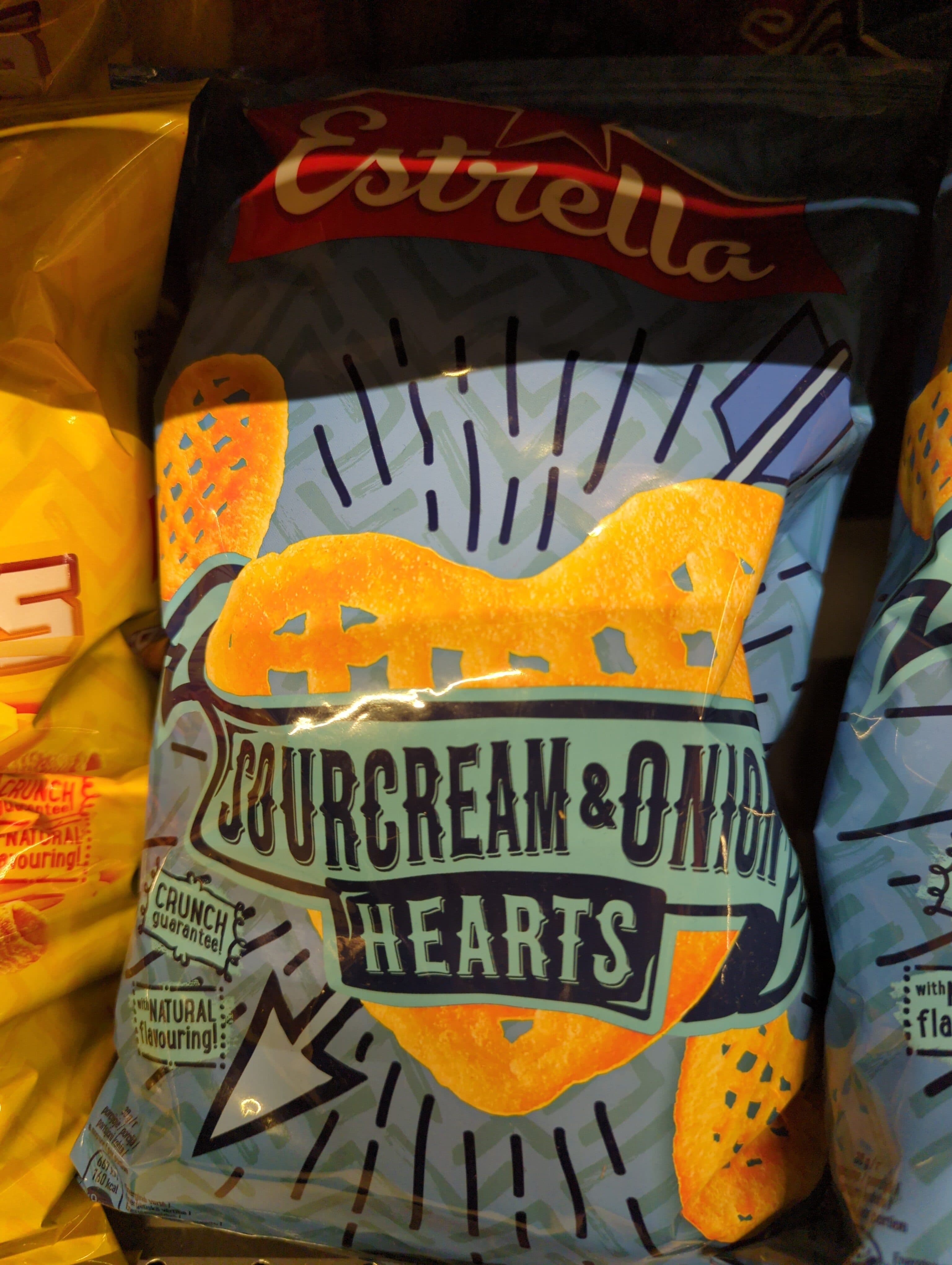 estrella Sour cream and onion hearts packshot