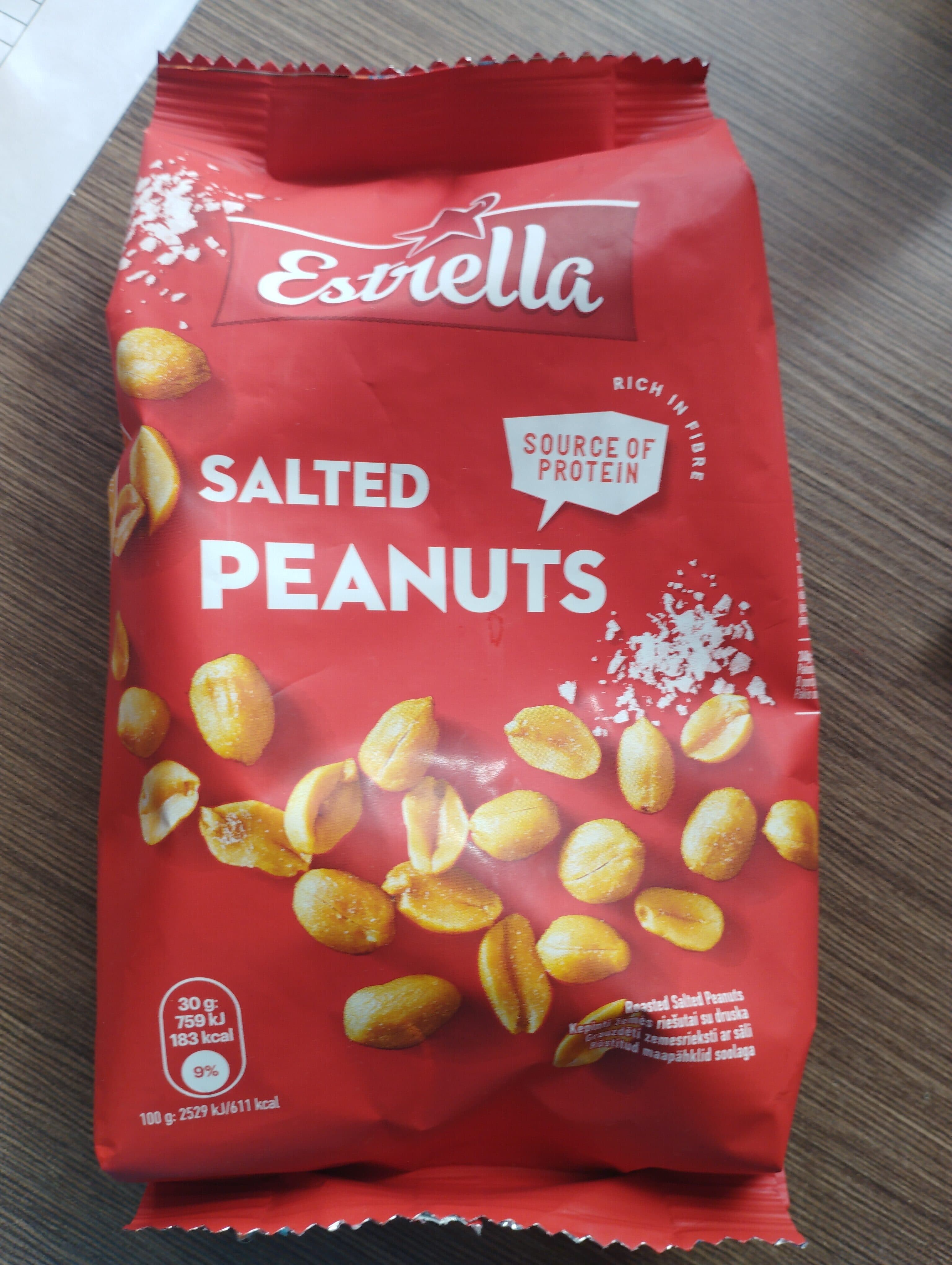 Estrela Salted peanuts packshot