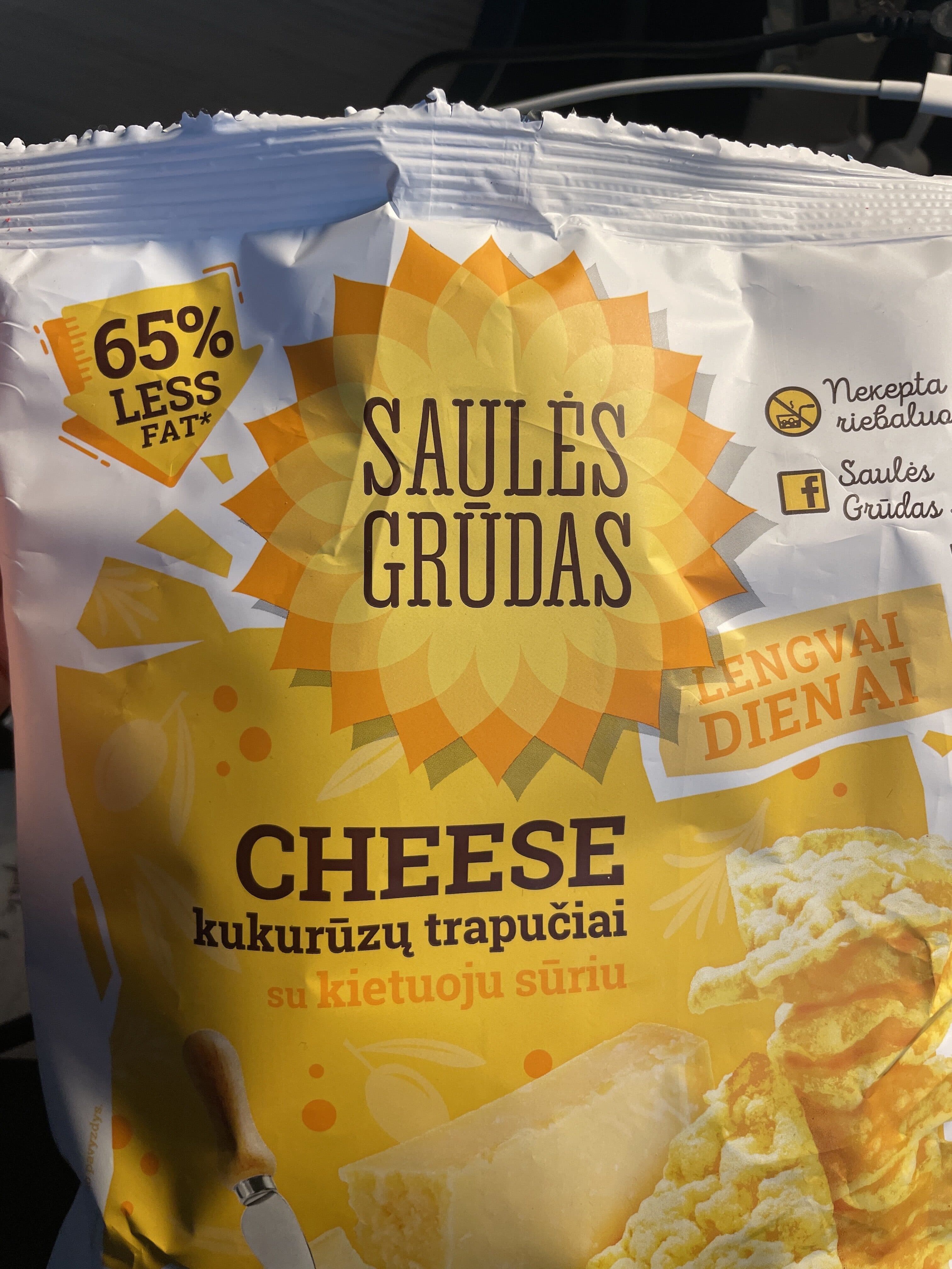 cheese corn chips packshot