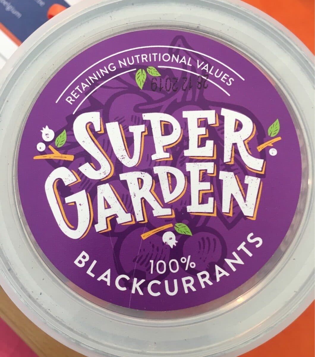 Black currants packshot