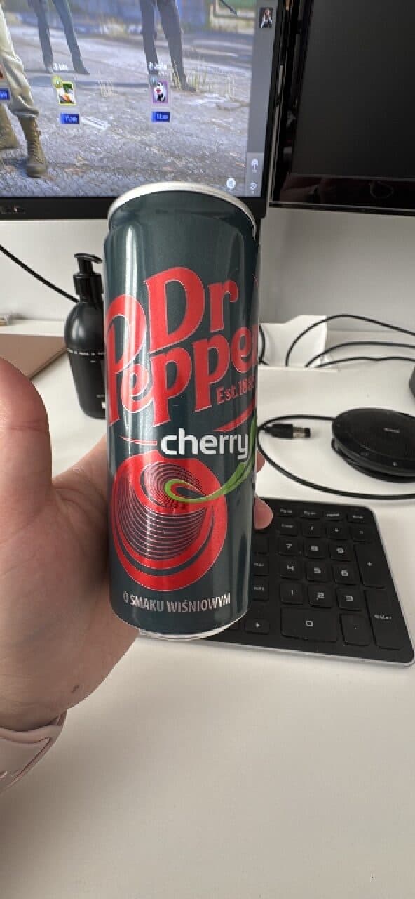 Dr Pepper cherry packshot
