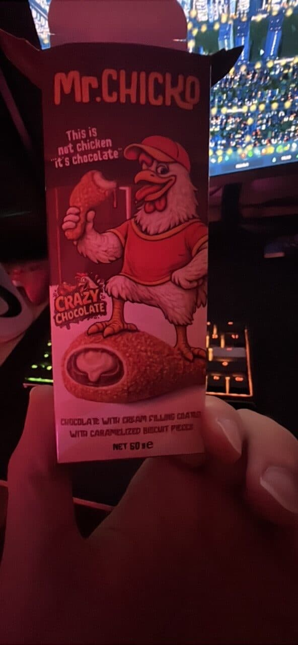 Mr. CHICKO Chocolate with cream filling coated with caramelized biscuit pieces packshot