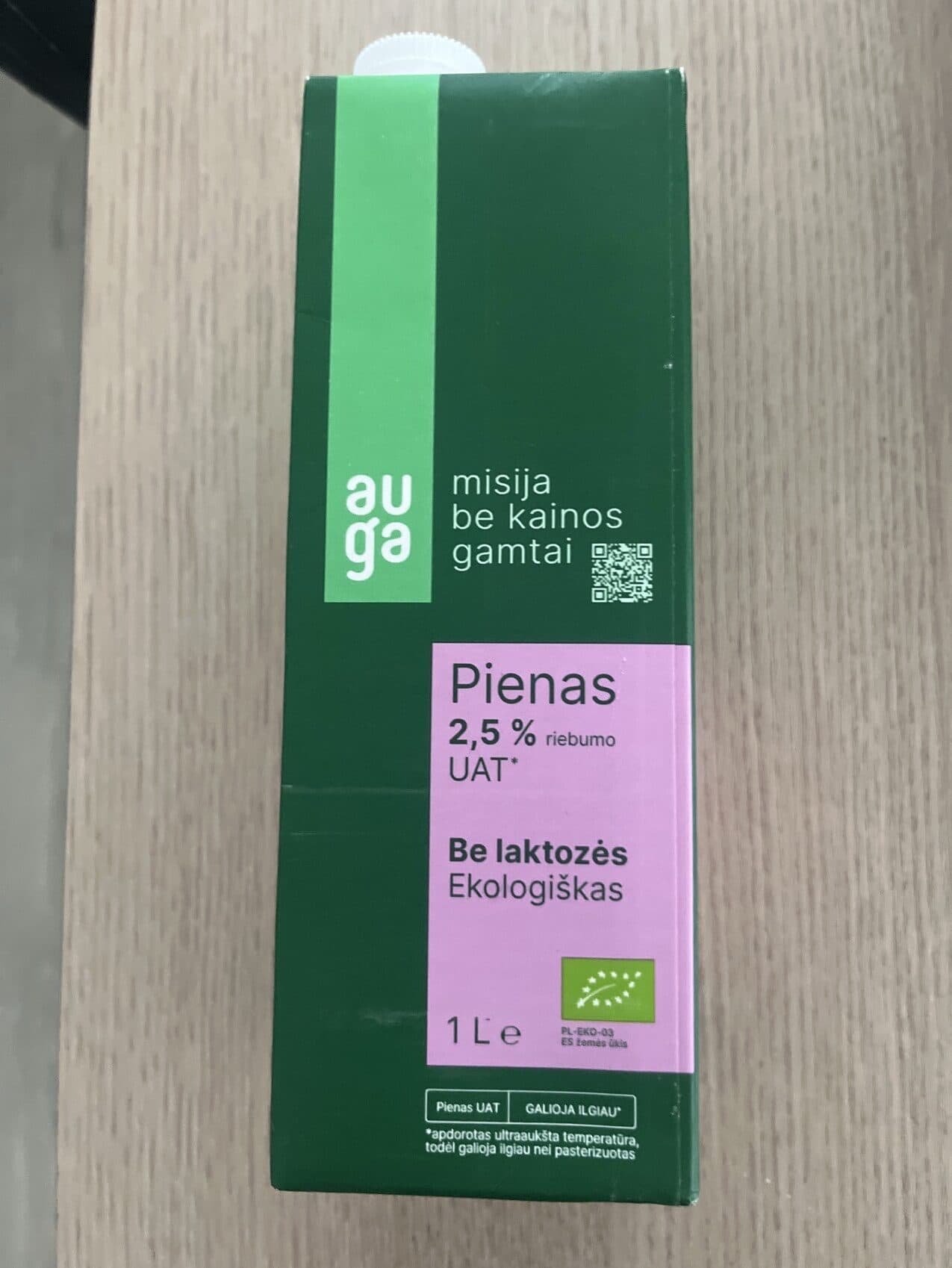 Auga Pienas 2.5% packshot