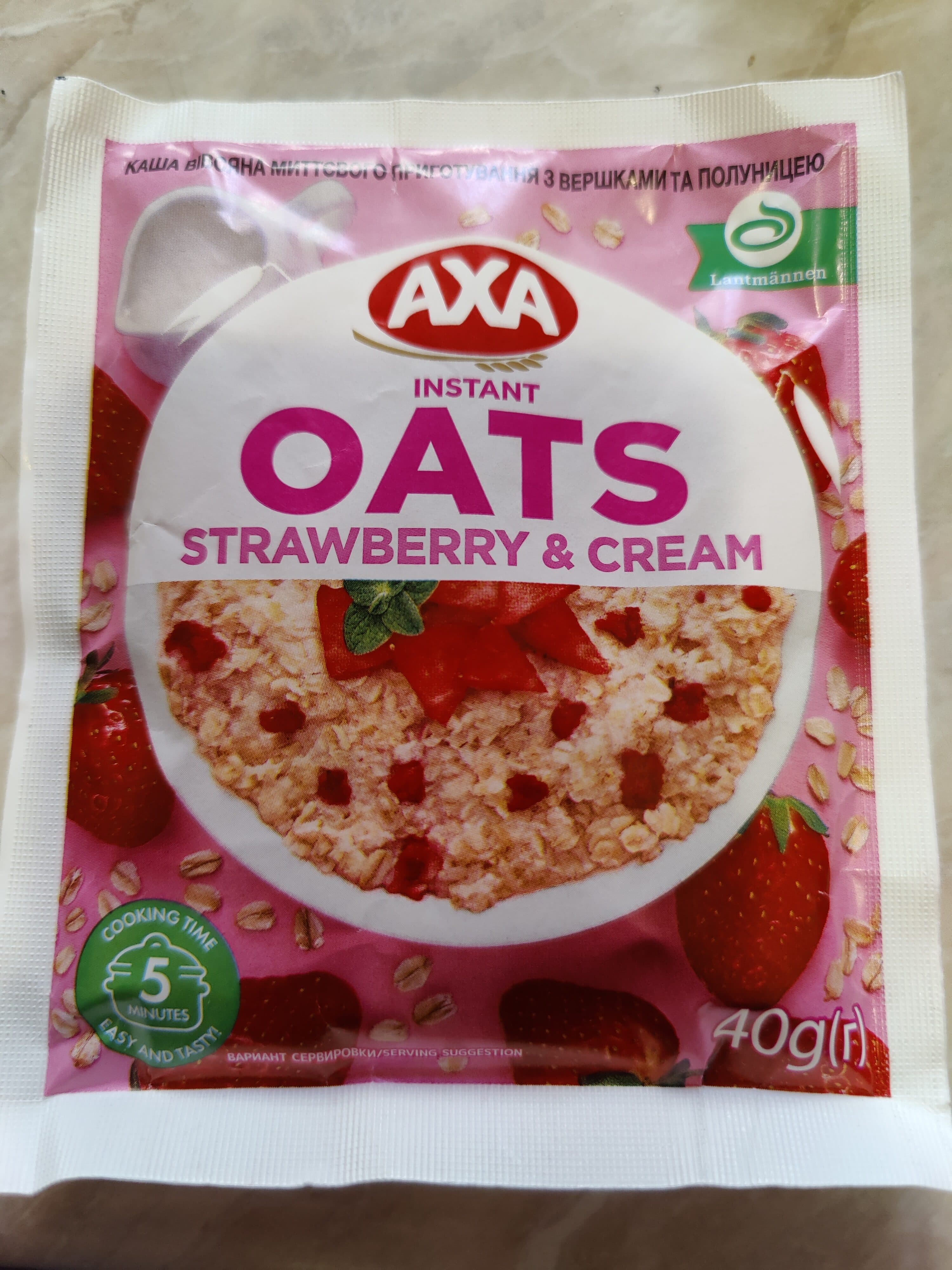 Axa Oats strawberry & cream packshot