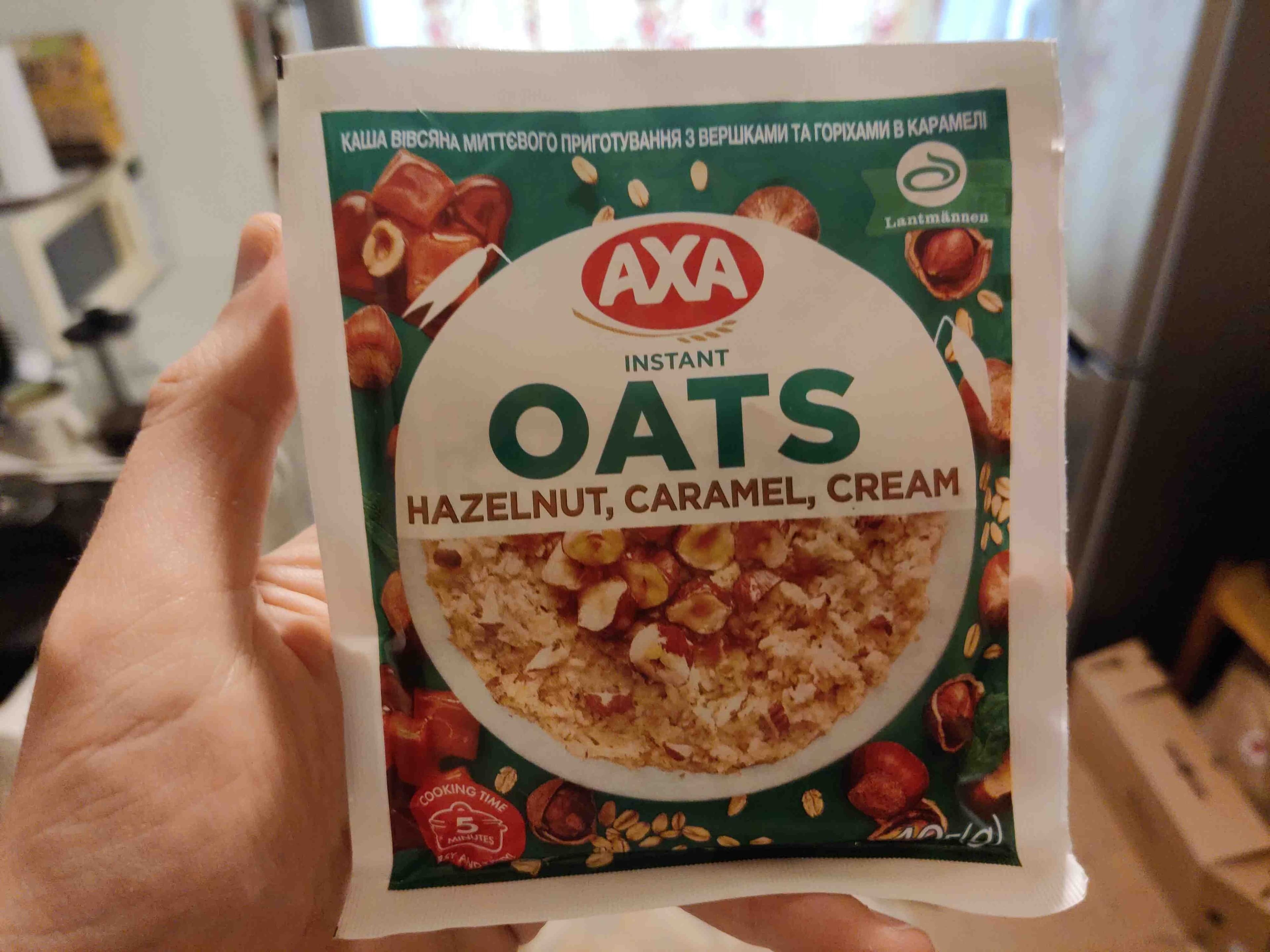 AXA Instant oats hazelnut, caramel, cream packshot