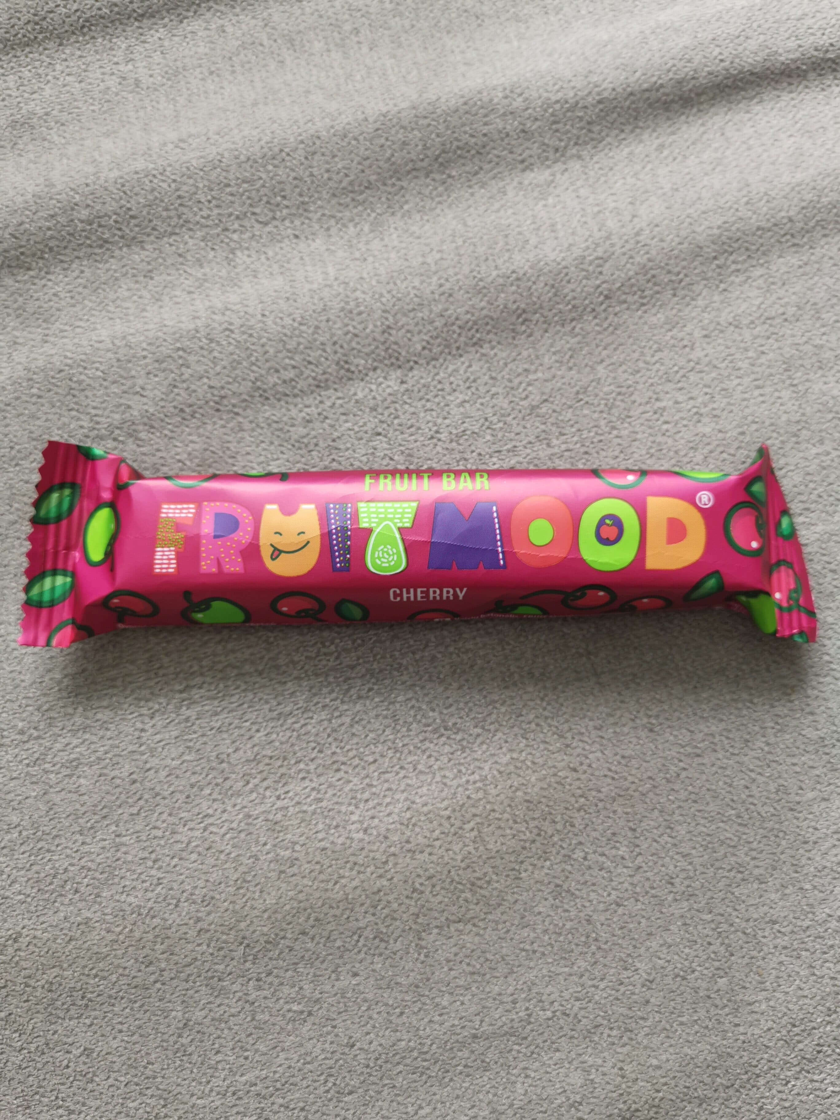 Fruit Mood Fruit Bar with Cherries packshot