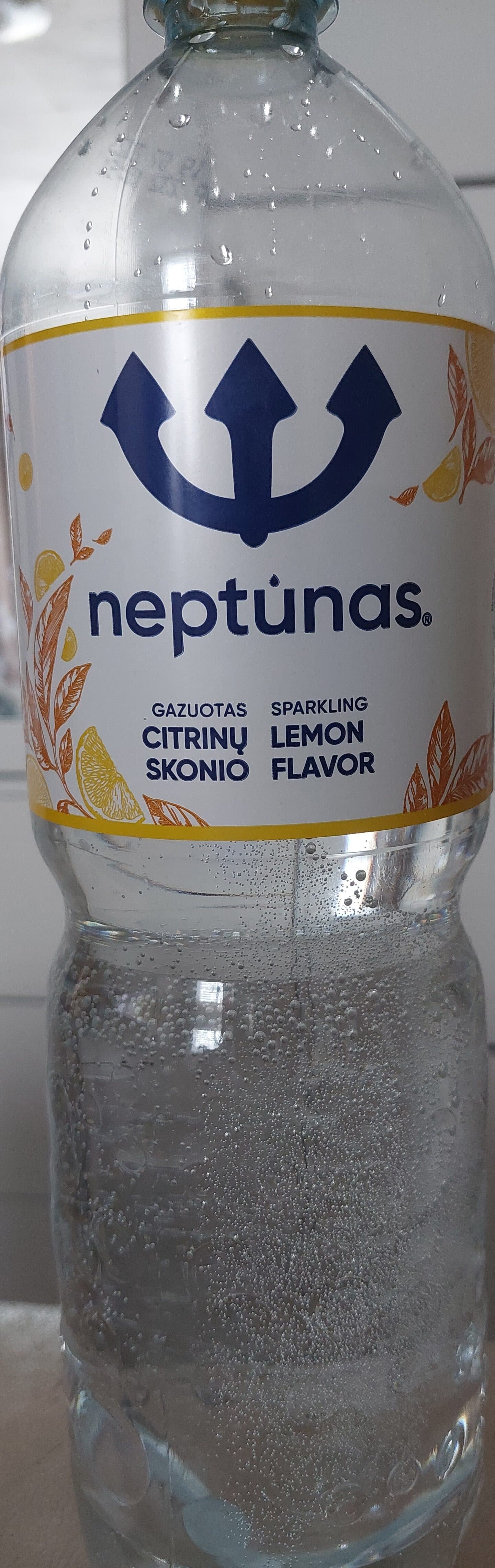 Neptunas Gazuotas citrinu skonio vanduo packshot