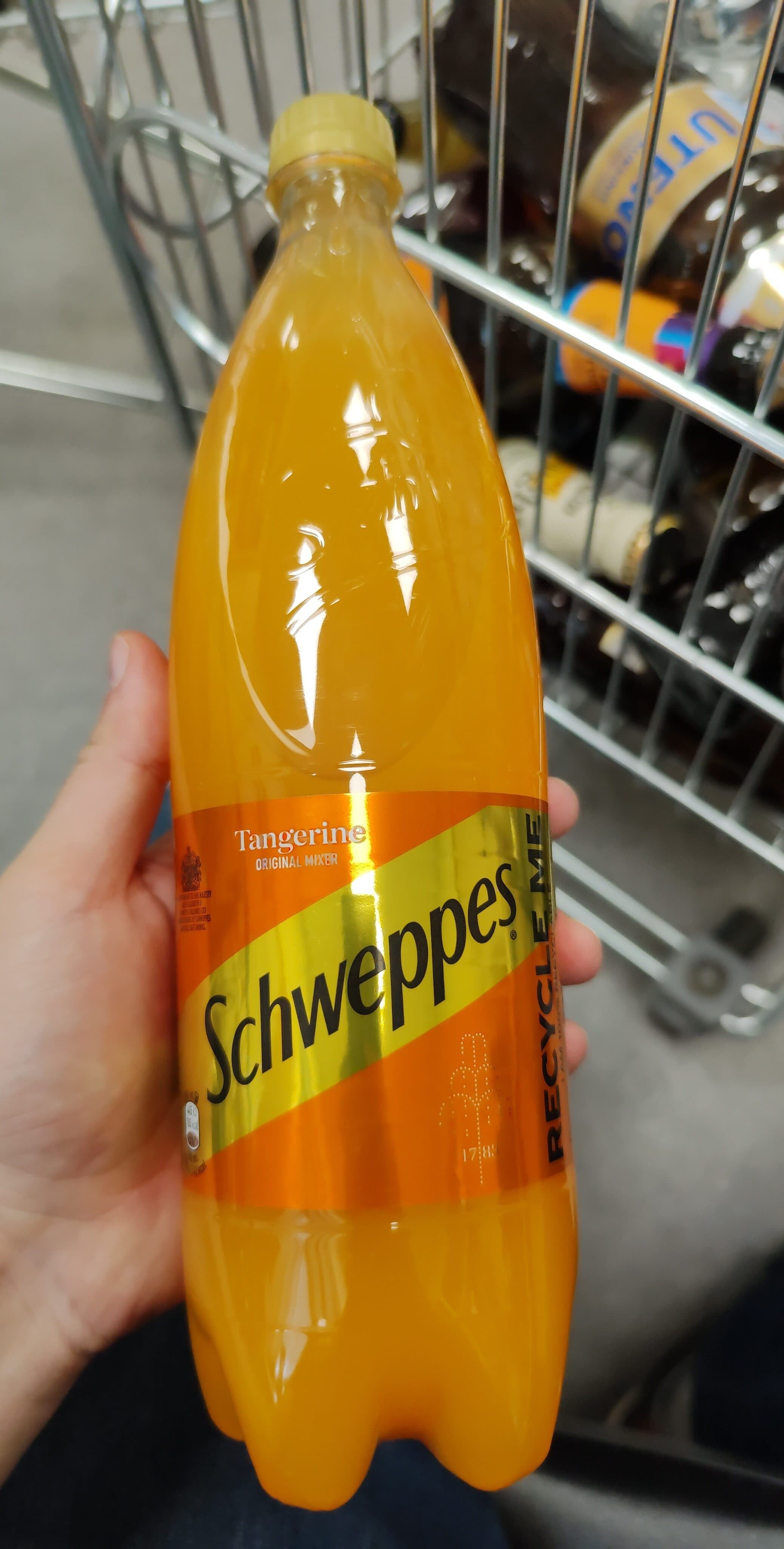 Schweppes packshot