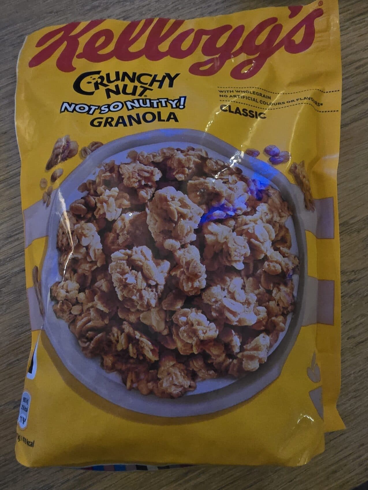 Kellog's Crunchy Nut Granola packshot