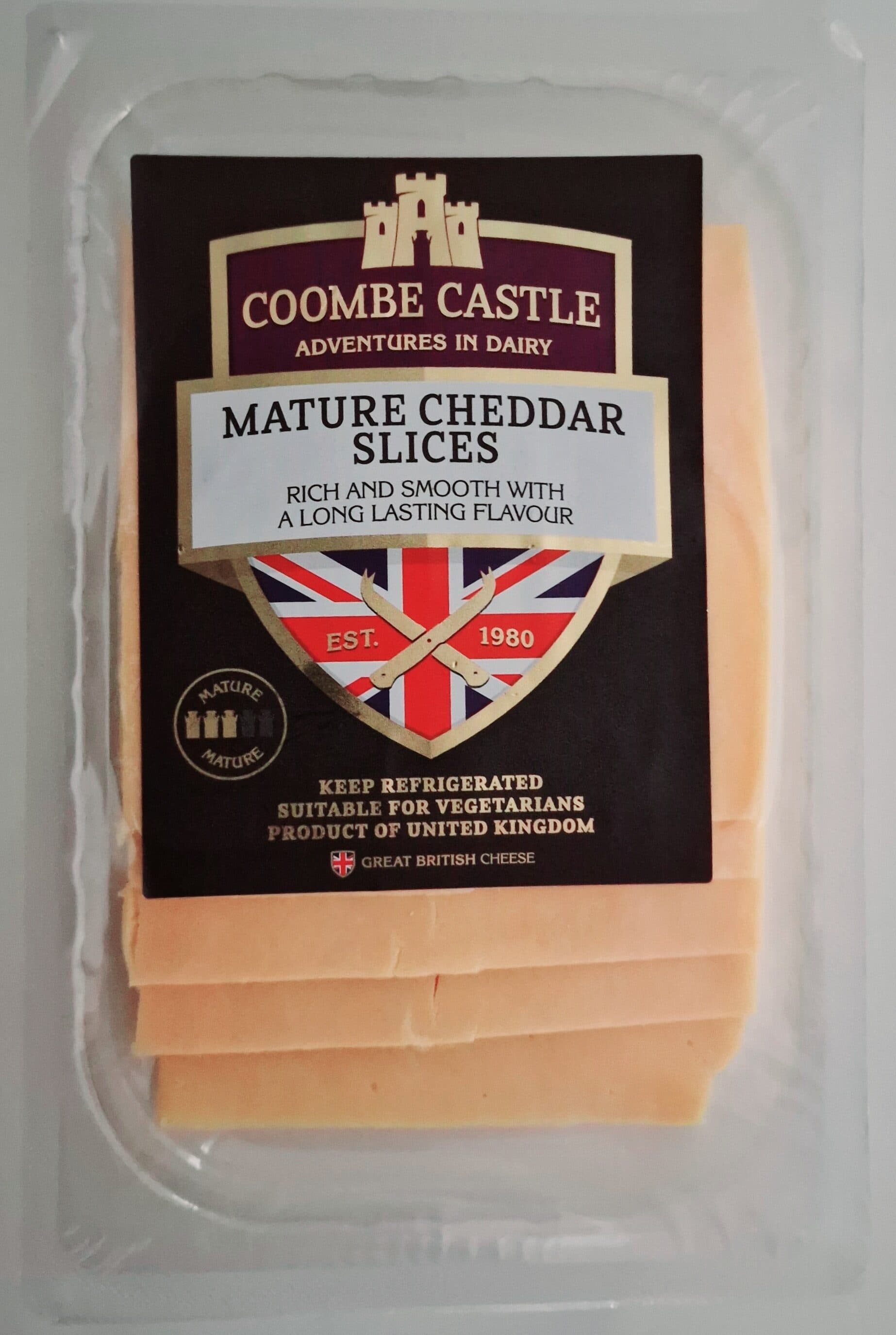 Coombe Castle Mature Cheddar Slices packshot