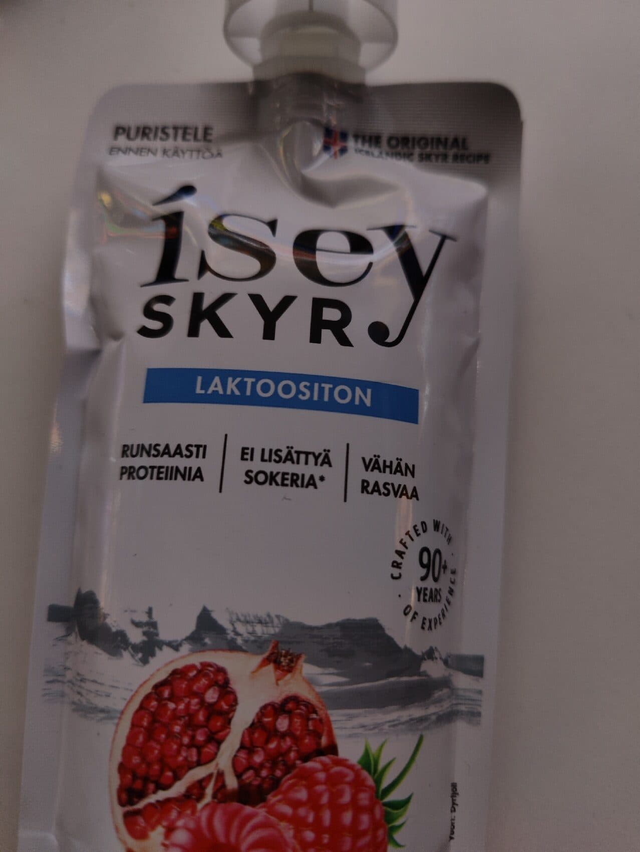 Isey Skyr Isey Skyr Granaattiomena-vadelma packshot