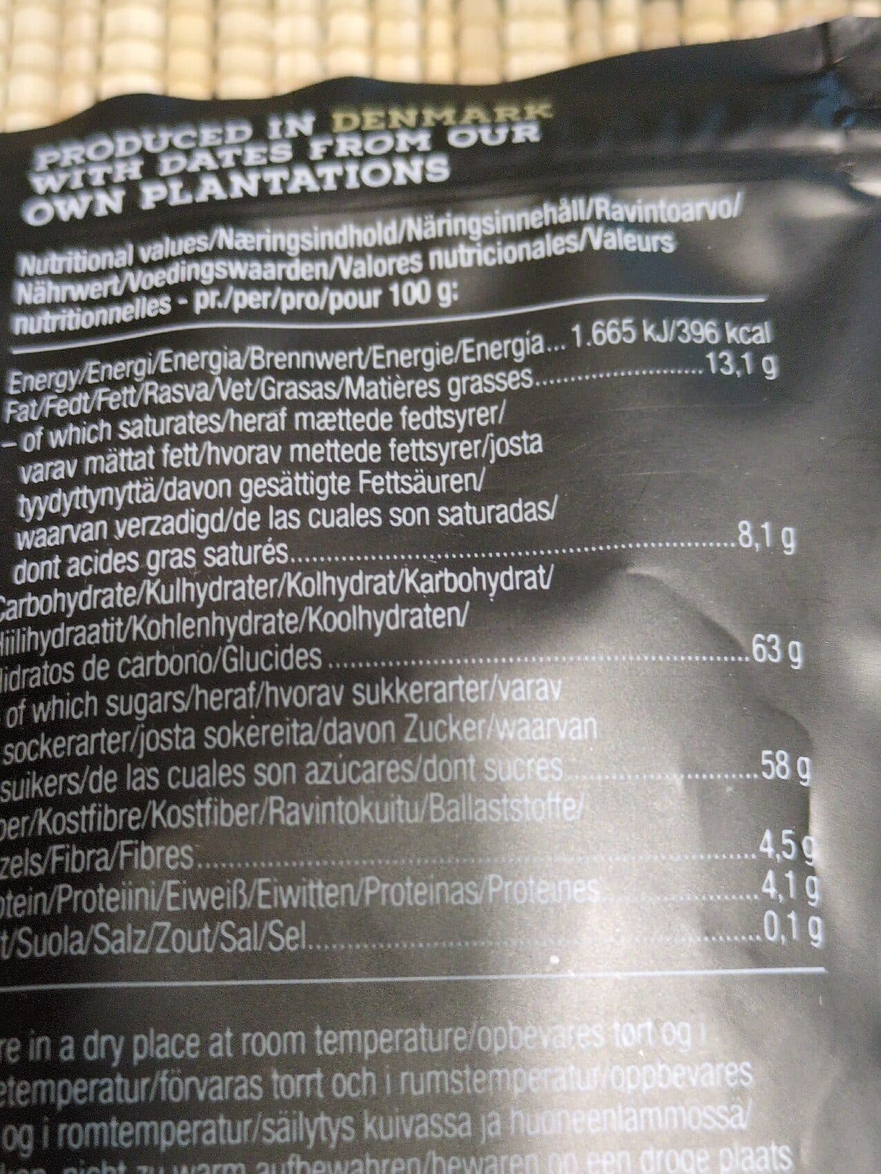 Green Dates Dates Chocolate&salty Licorice packshot