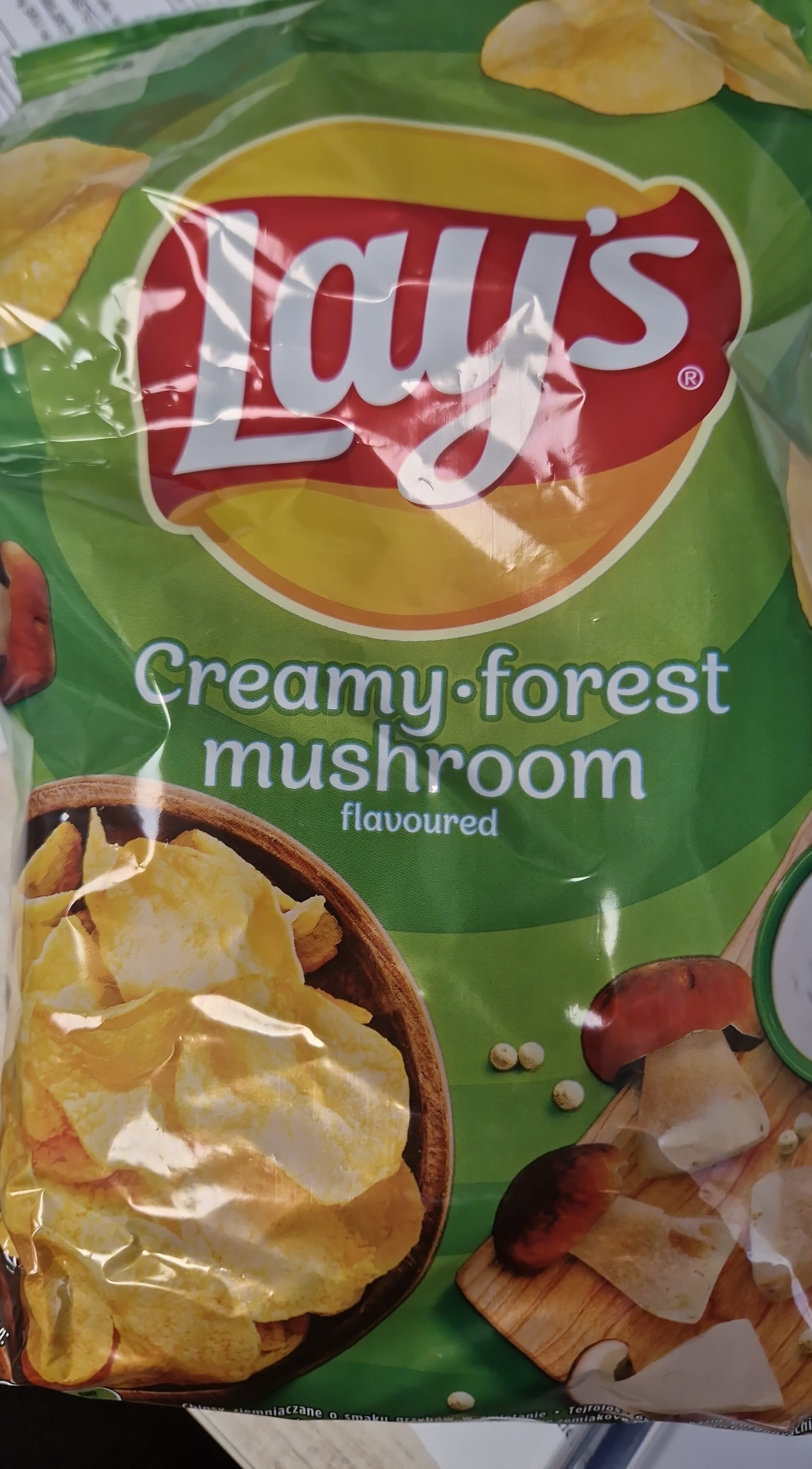 Lay's Sour Cream and Mushroom flavoured potato chips packshot