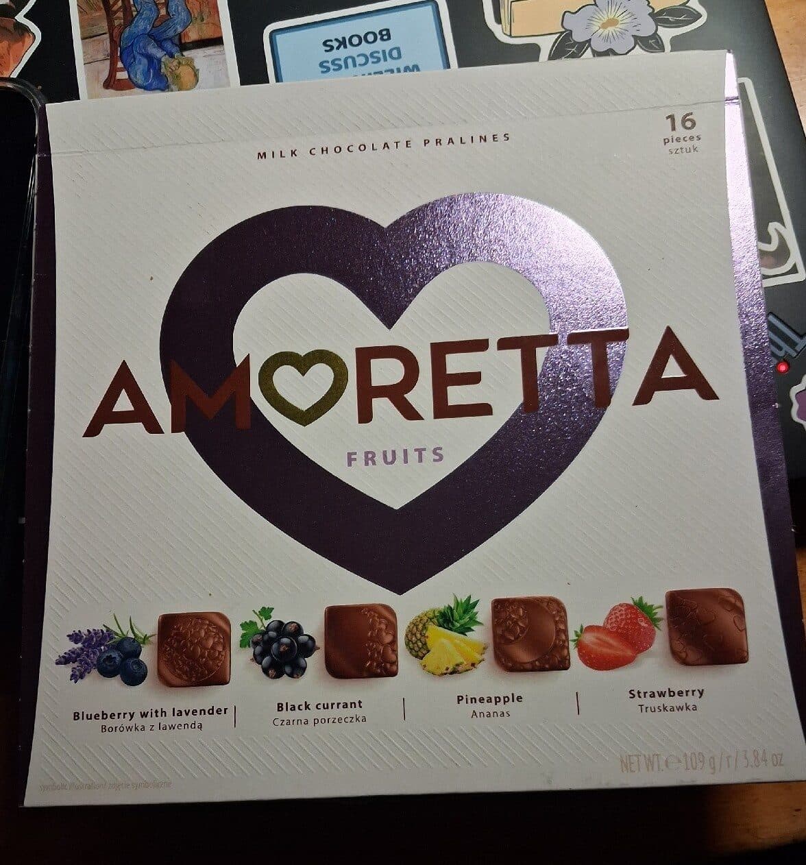 Amoretta Milk Chocolate Pralines Fruits packshot