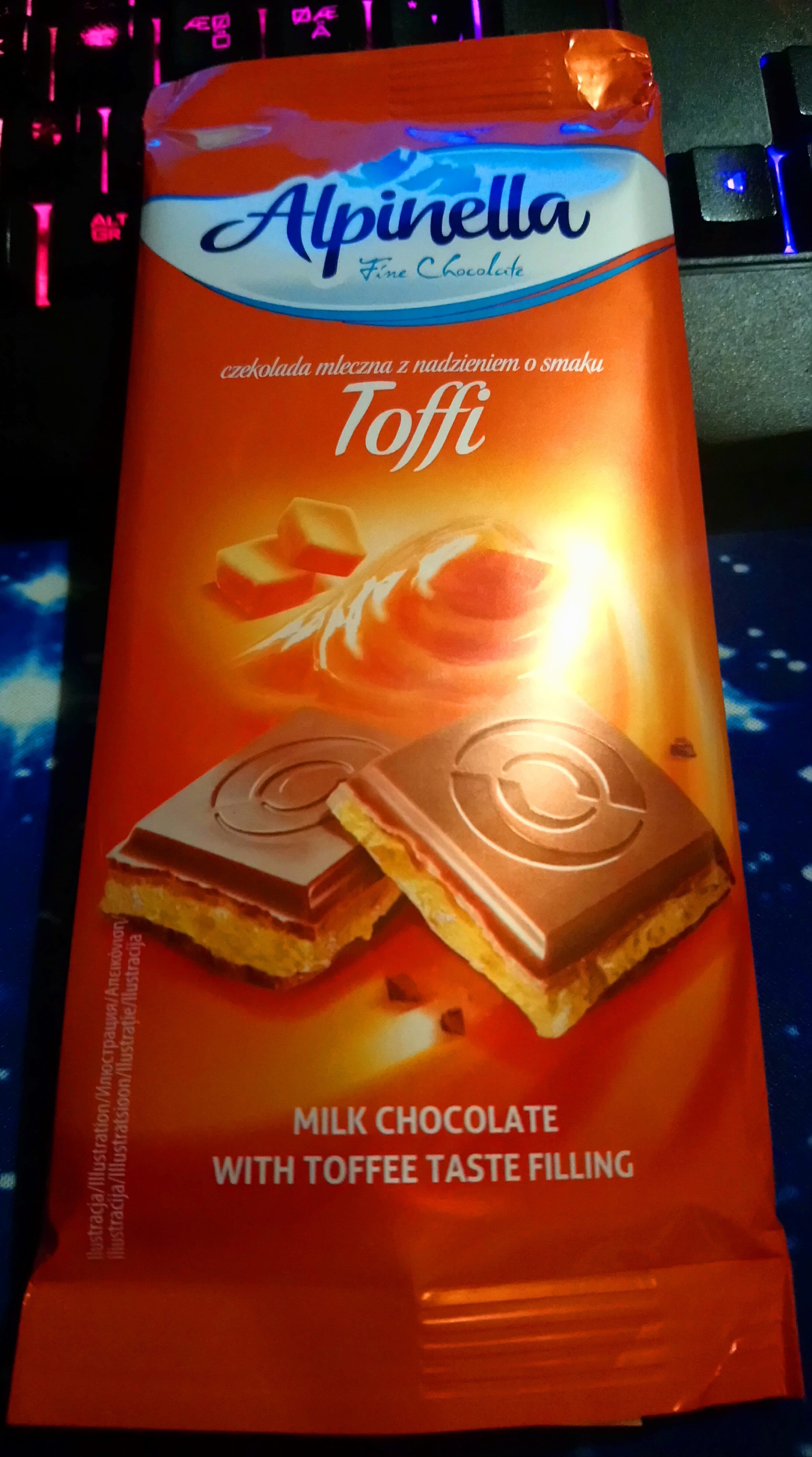 Alpinella Toffi milk chocolate packshot