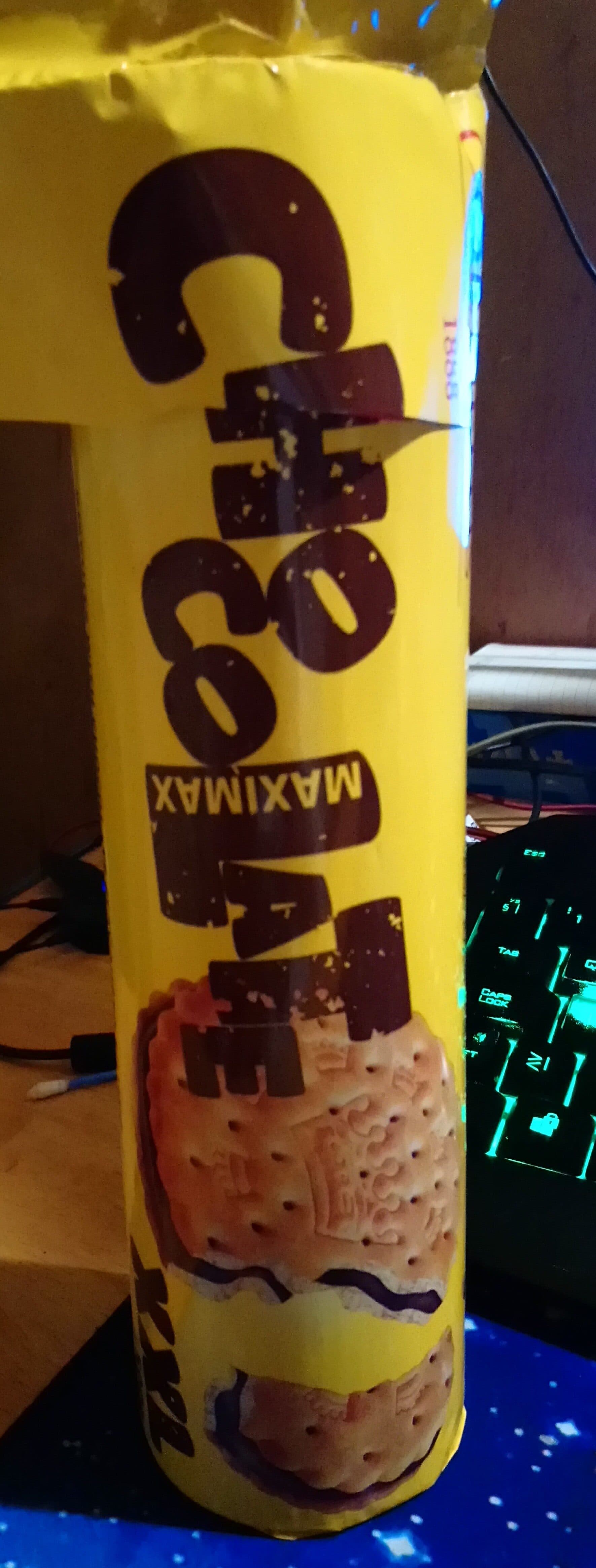 Cornellis MaxiMax chocolate biscuits packshot