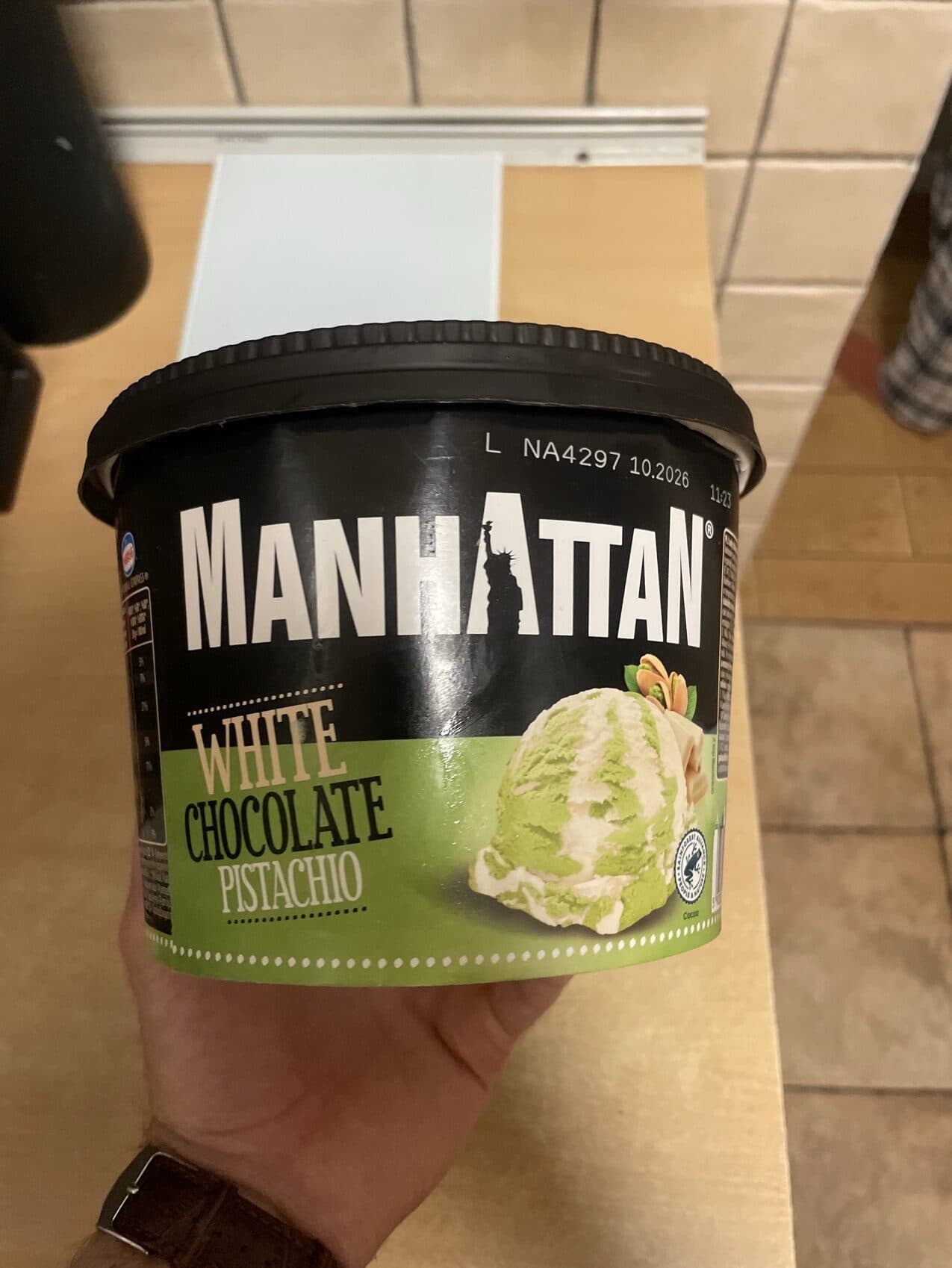 Manhattan Ice Cream White Chocolate Pistachio packshot