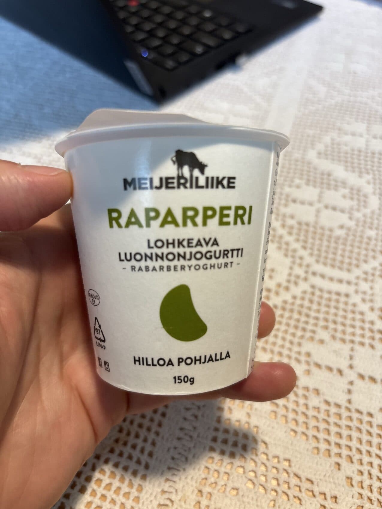 Meijeriliike Raparperi Lohkeava Yoghurt Rhubarb, 150g packshot