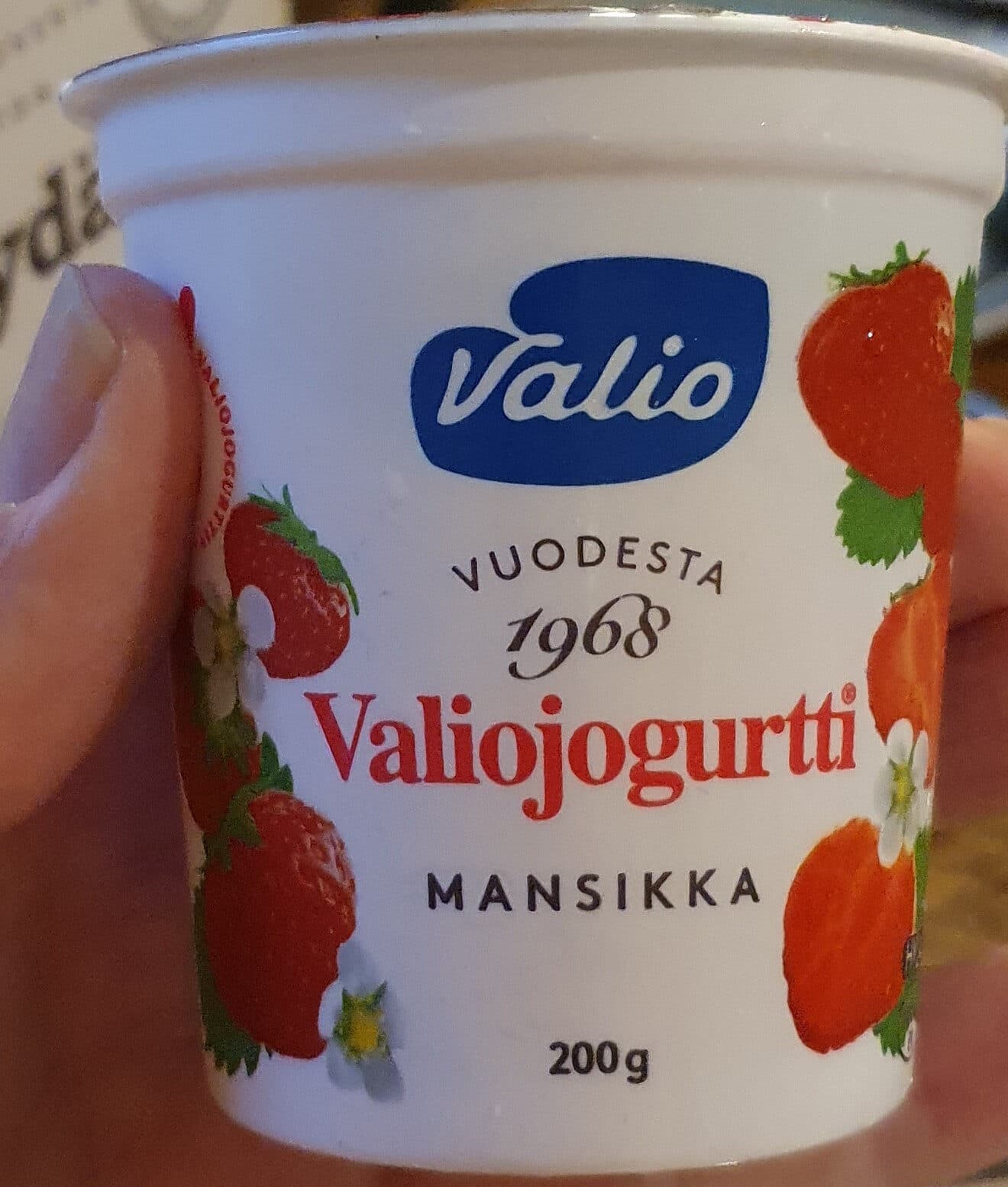 Valio Valiojogurtti Mansikka packshot