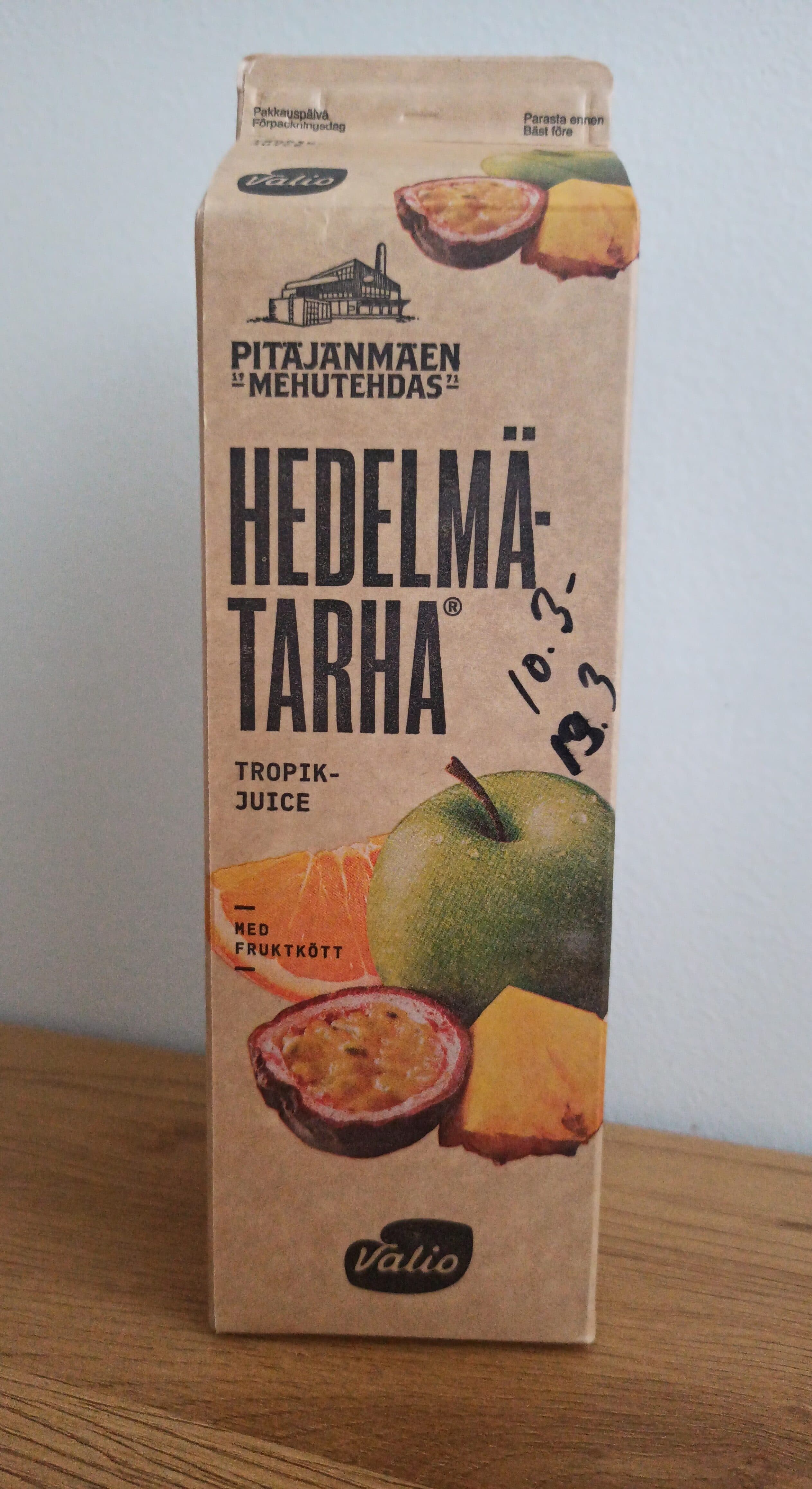 Valio Hedelmätarha mehu packshot