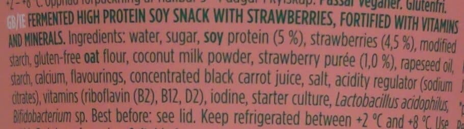 Valio Oddly-good strawberry packshot
