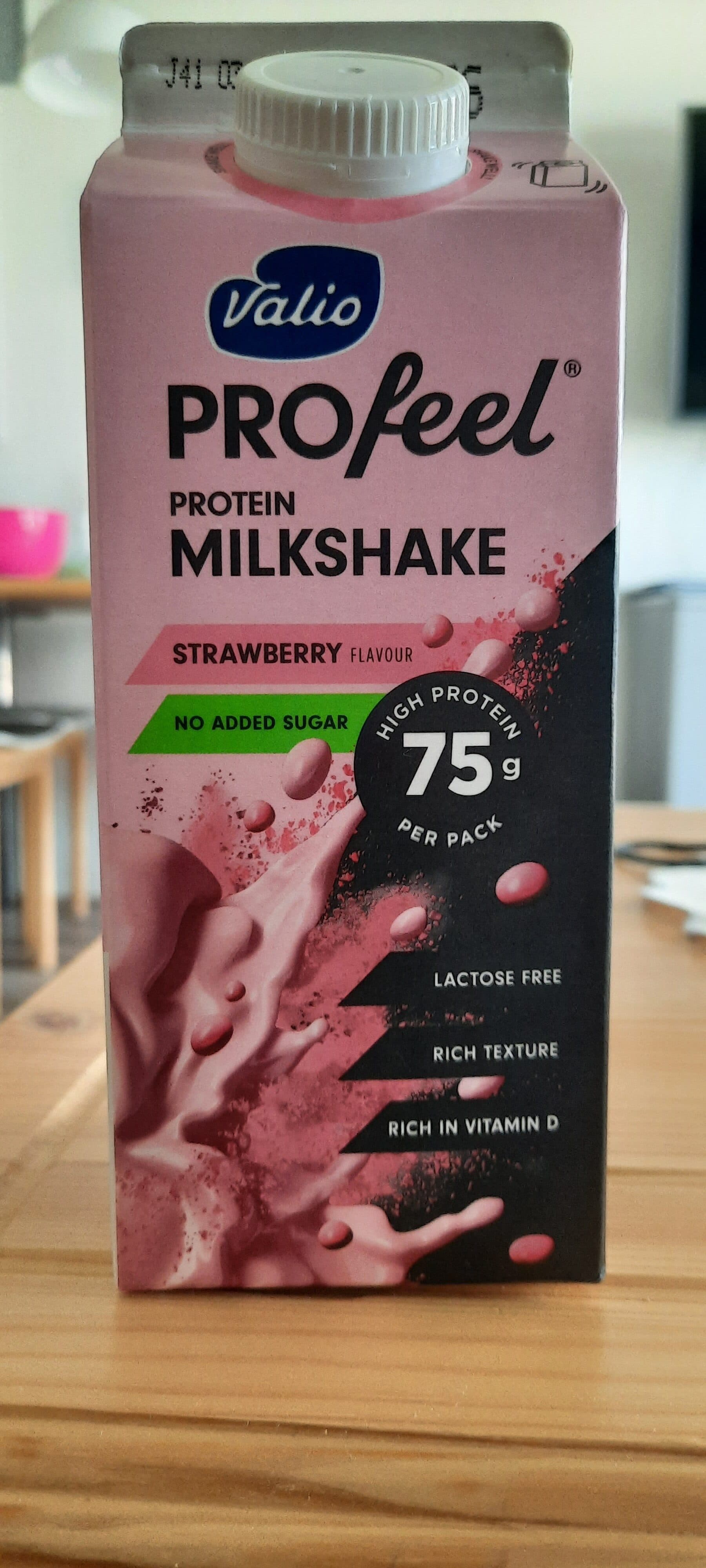 Valio Profeel Strawberry Protein Milkshake packshot