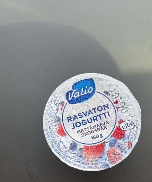 Valio Rasvaton jogurtti metsämarja packshot
