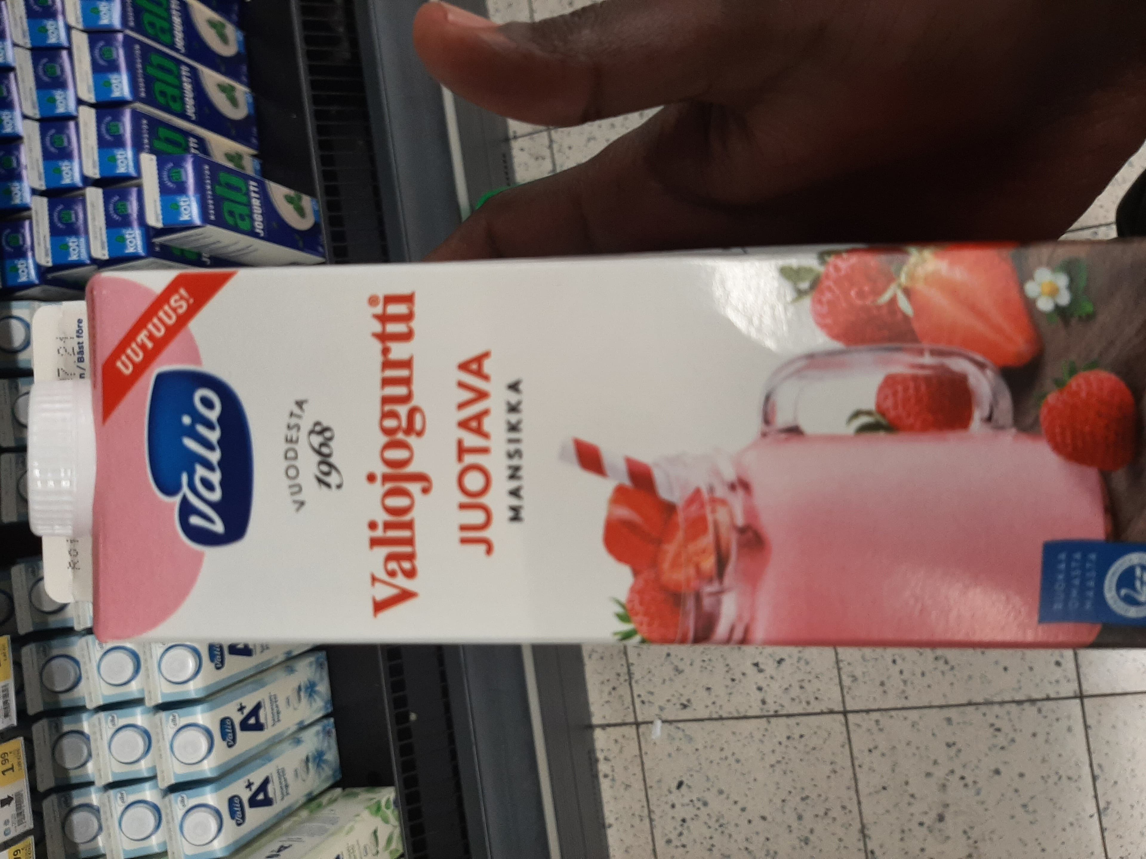 Valio Juotava Jogurtti Mansikka packshot