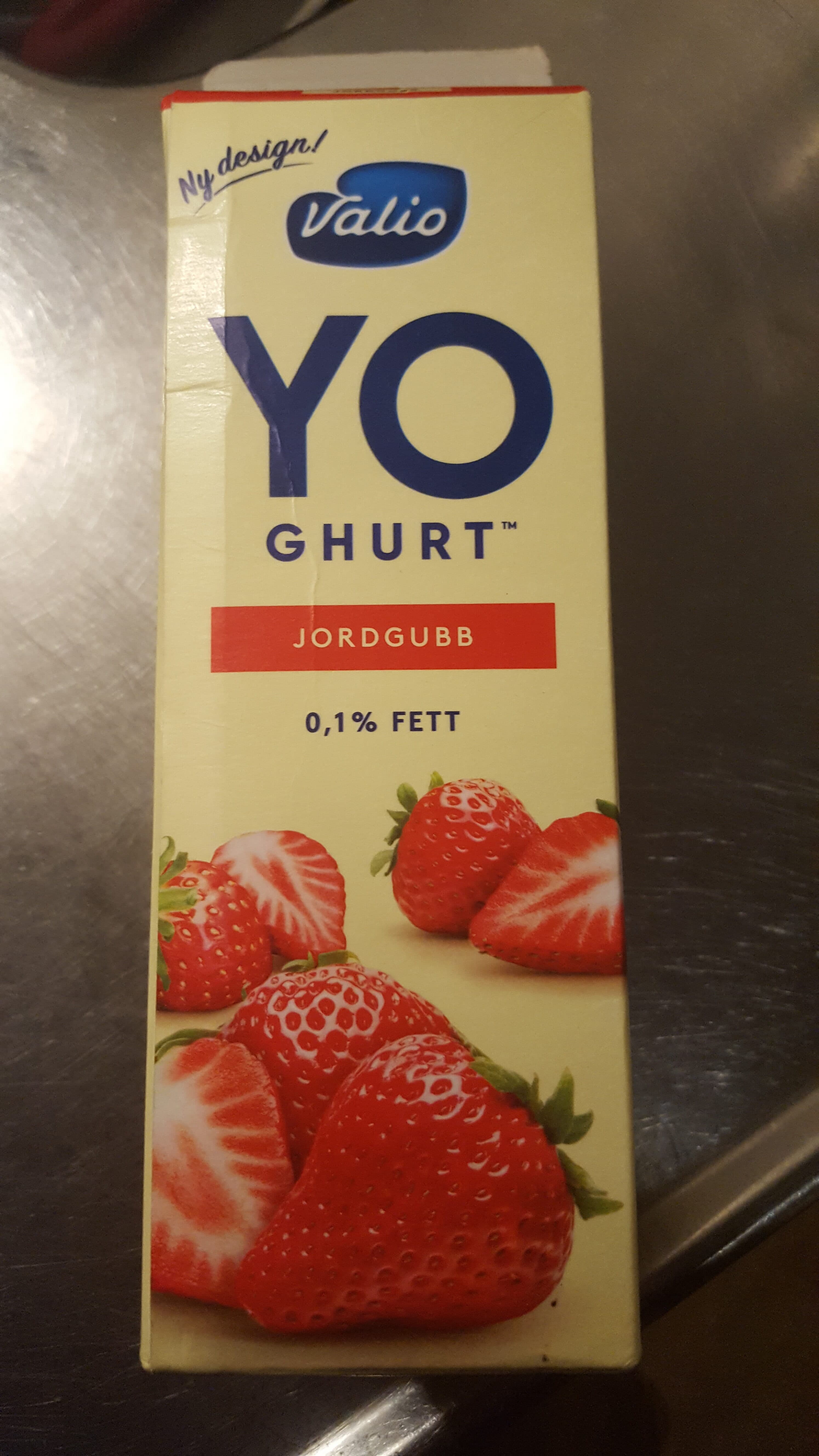 Valio yoghurt jordgubb packshot