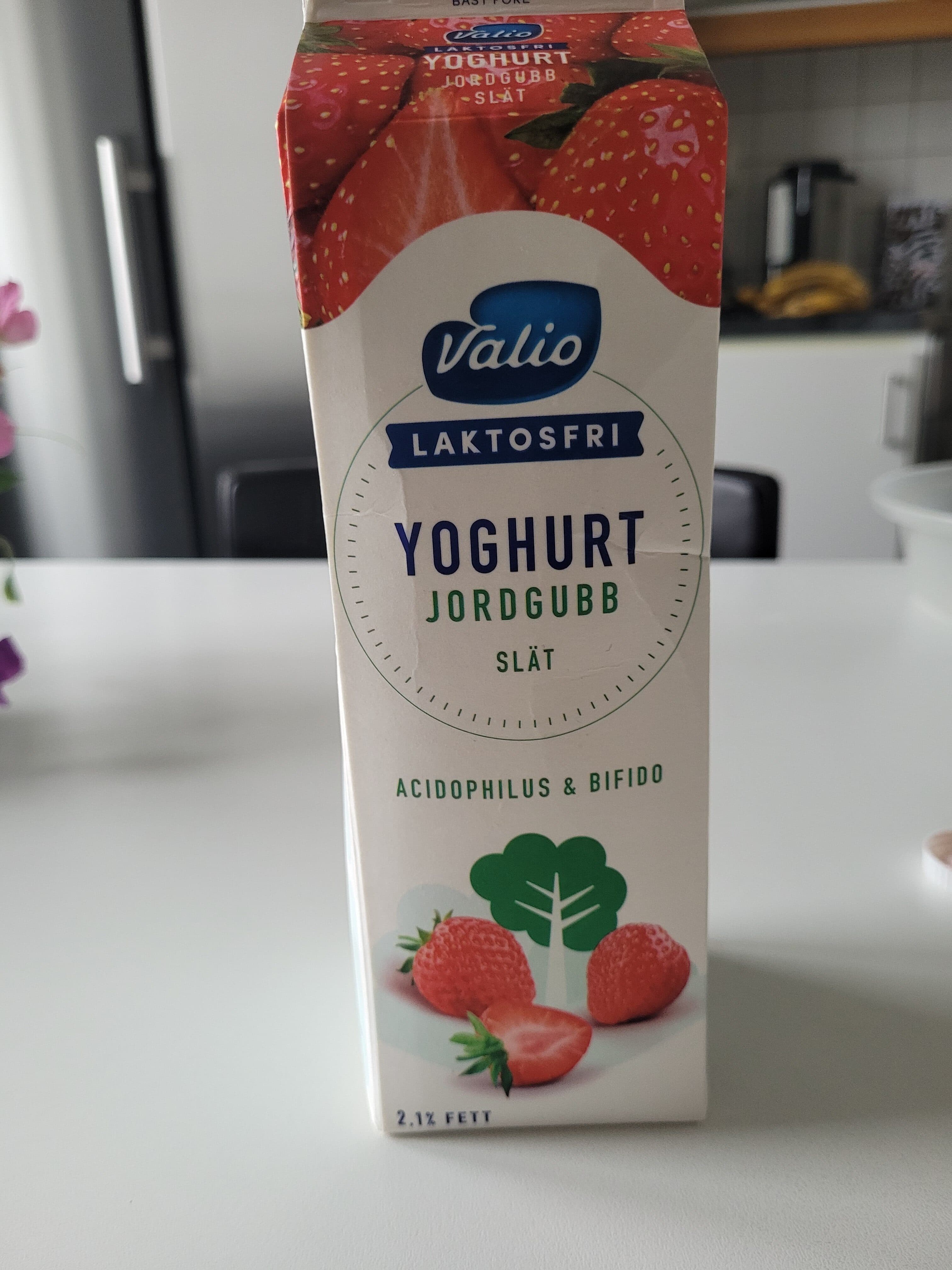 Valio Yoghurt Jordgubb packshot
