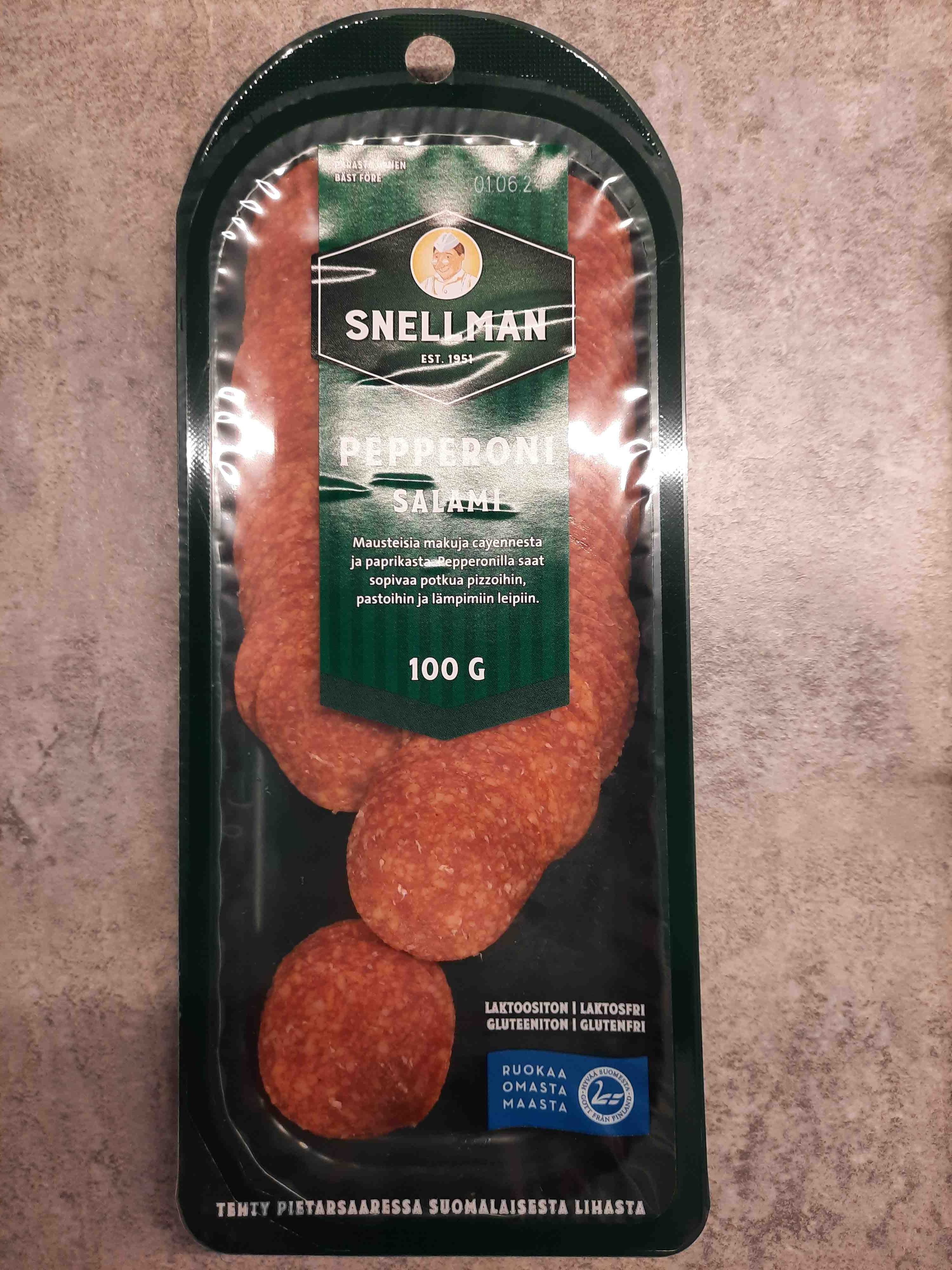 Snellman Pepperoni salami packshot