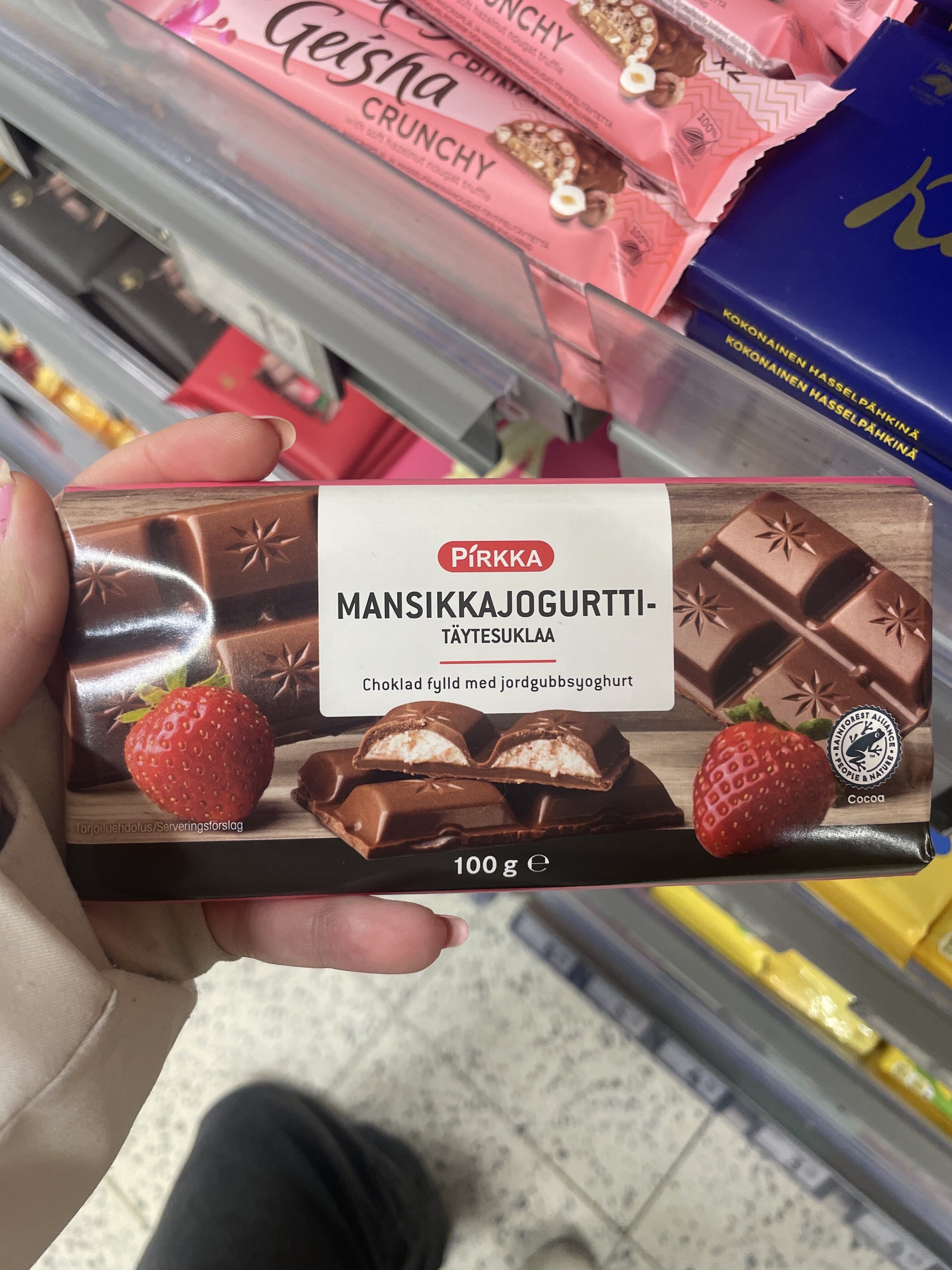 Pirkka Mansikkajogurtti-Täytesuklaa packshot