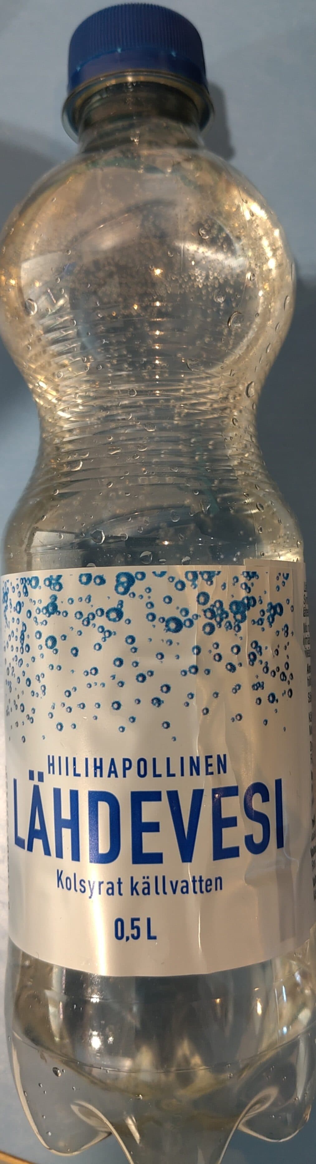 Lähdevesi Acqua minerale naturale frizzante packshot