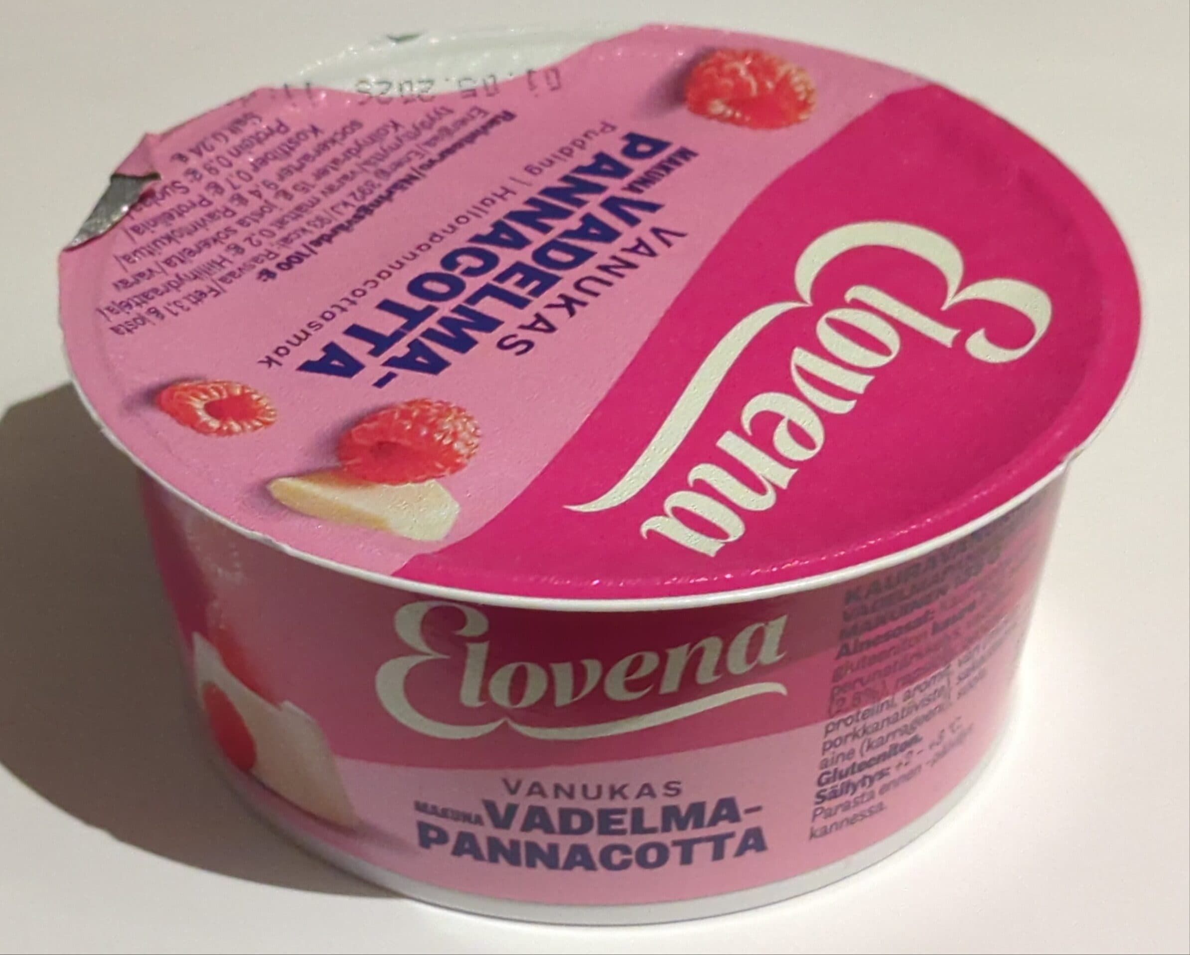 Elovena Vanukas / vadelma-pannacotta packshot