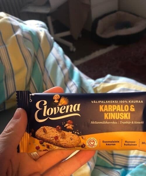 Elovena Välipalakeksi karpalo & kinuski packshot