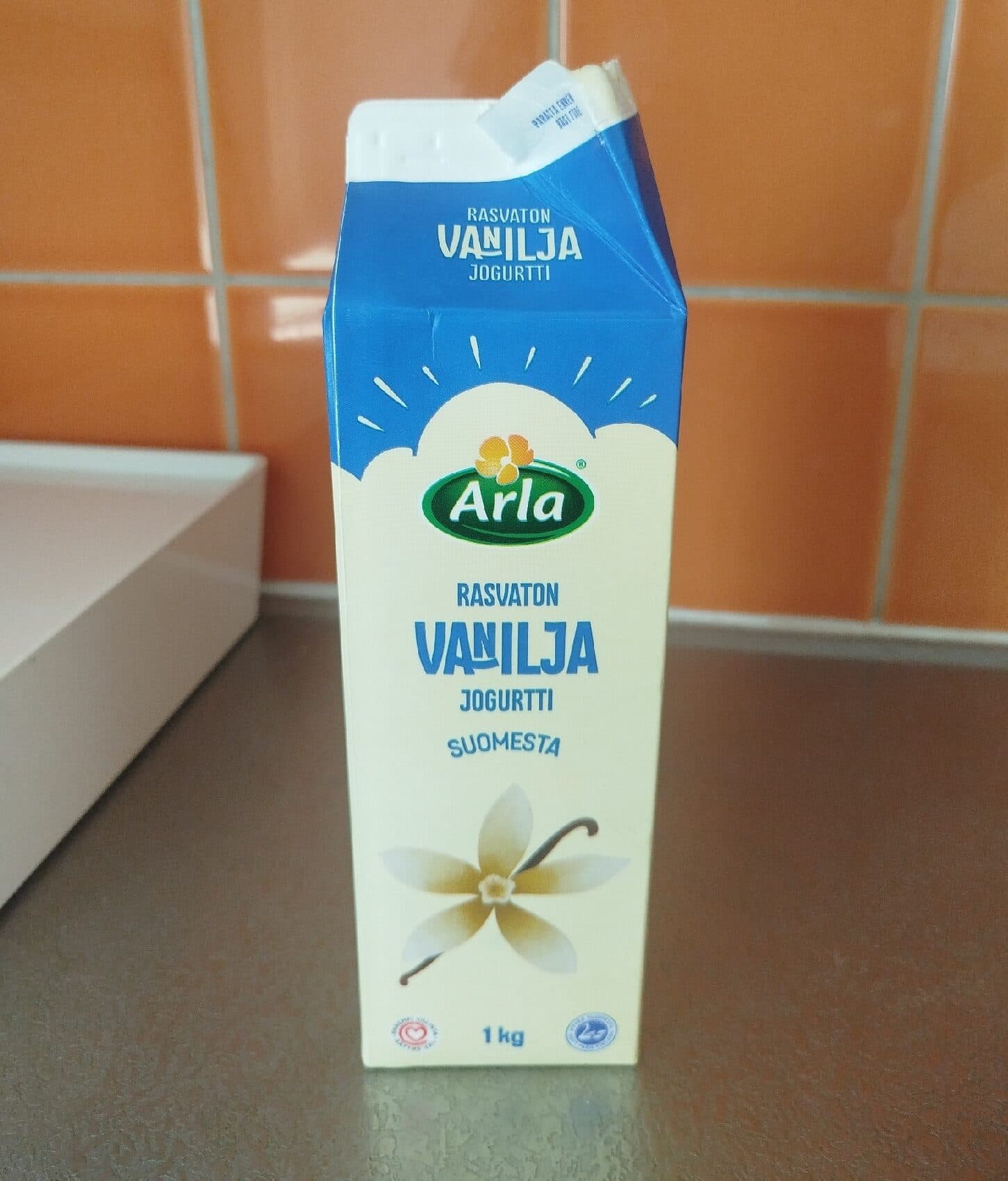 Arla Rasvaton Vanilja Jogurtti packshot