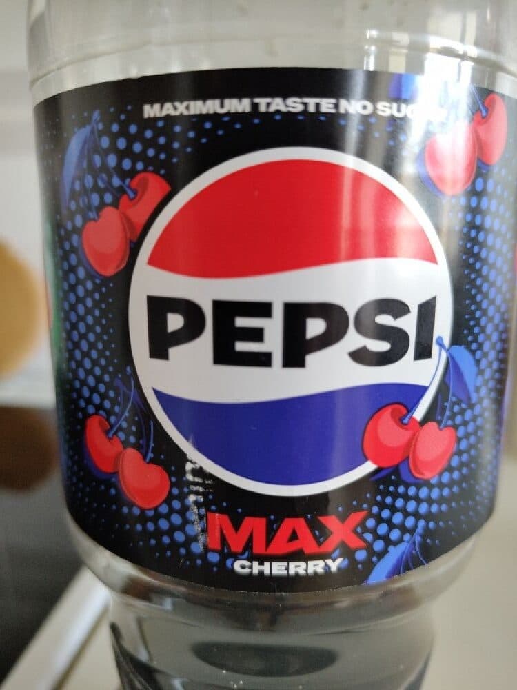 Pepsi Pepsi max cherry packshot