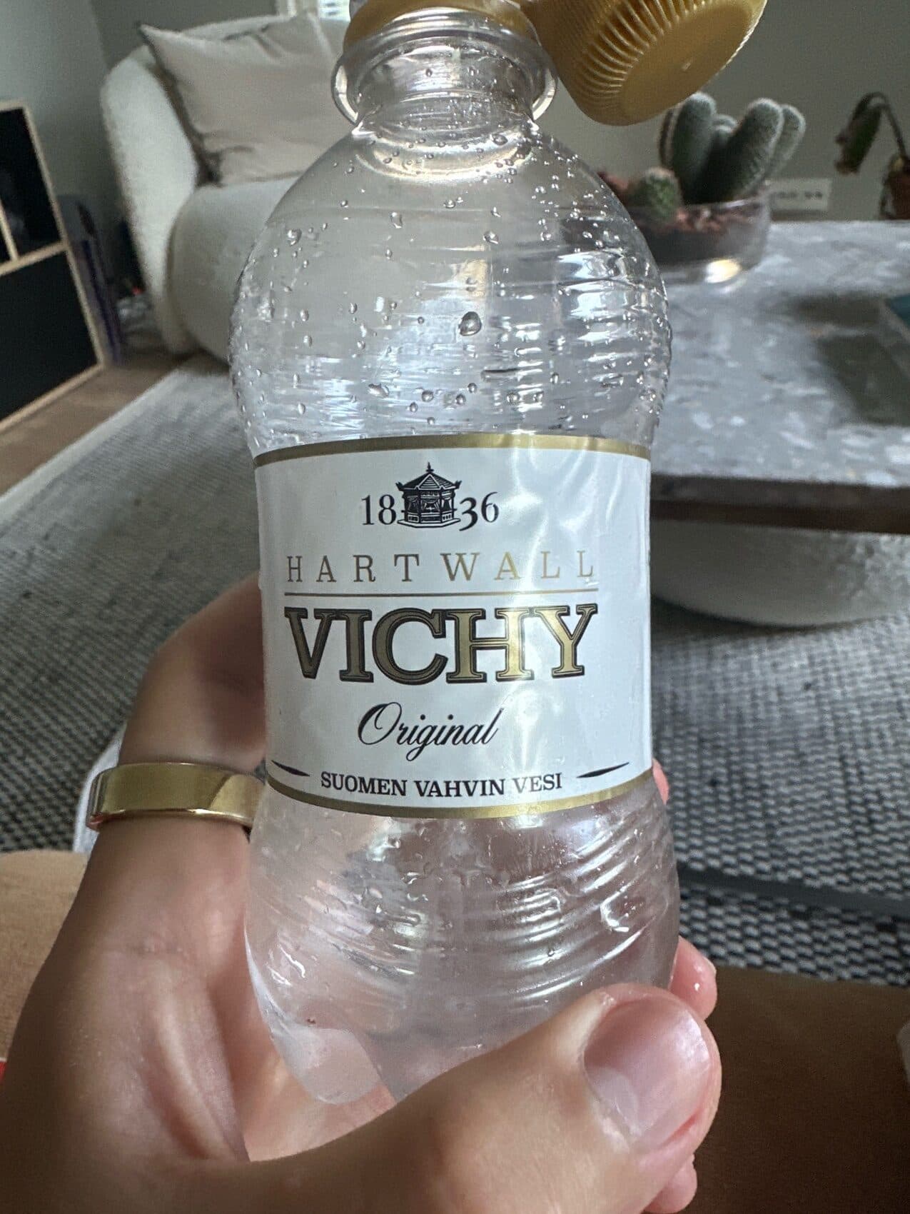 Hartwall Vichy Original packshot