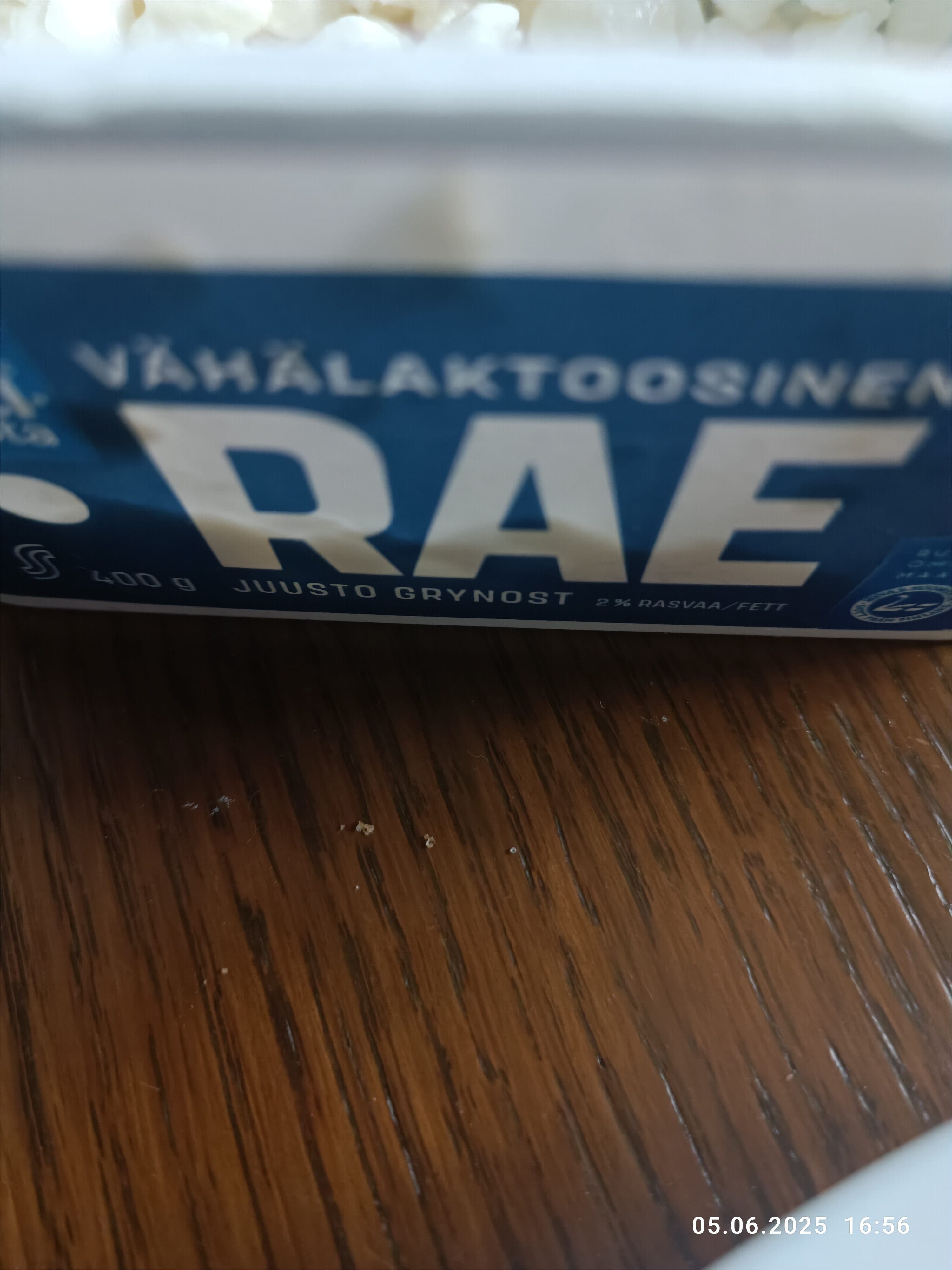 koti-maista Vähälaktoositon Raejuusto packshot