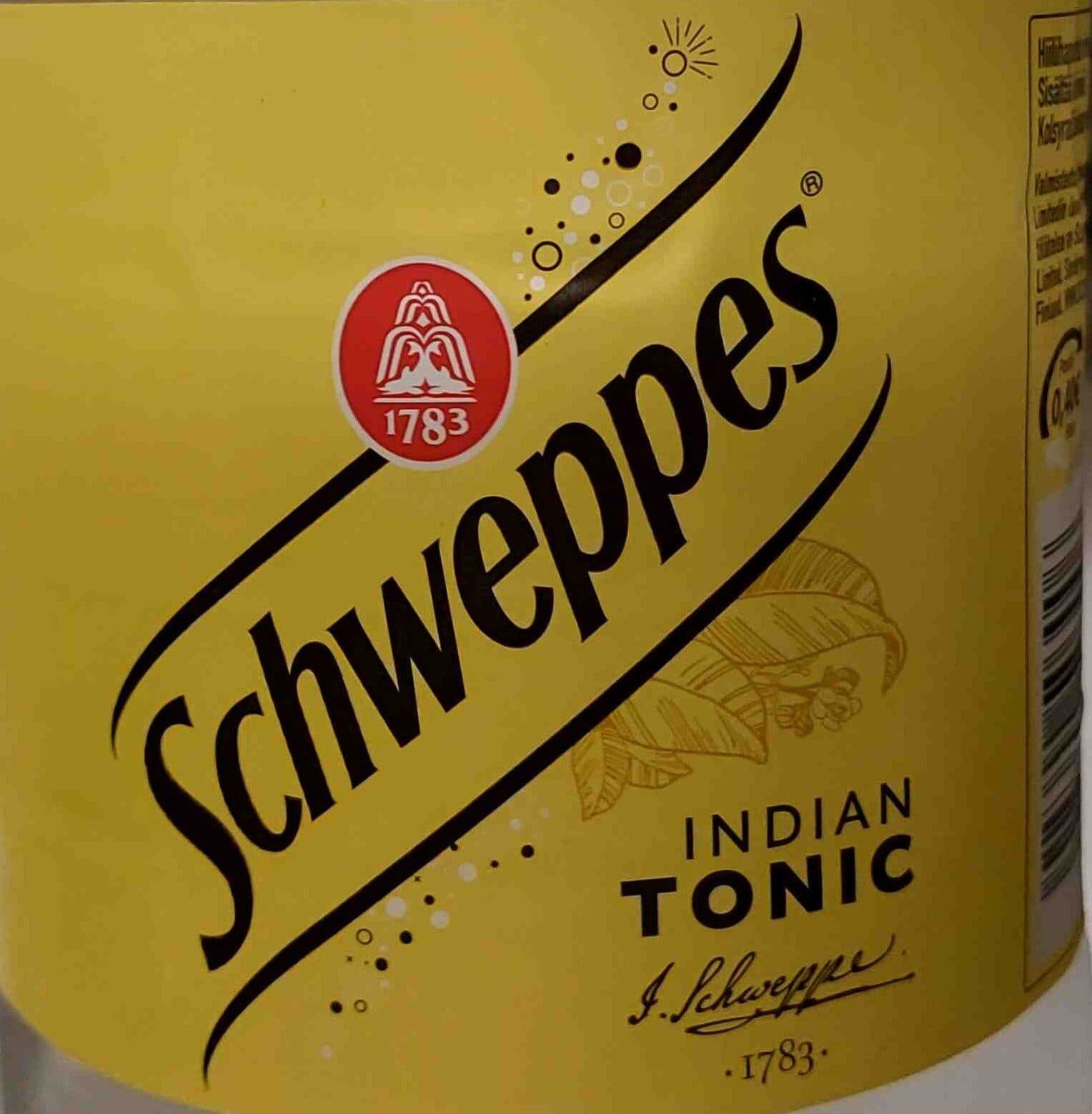 Schweppes Indian tonic packshot