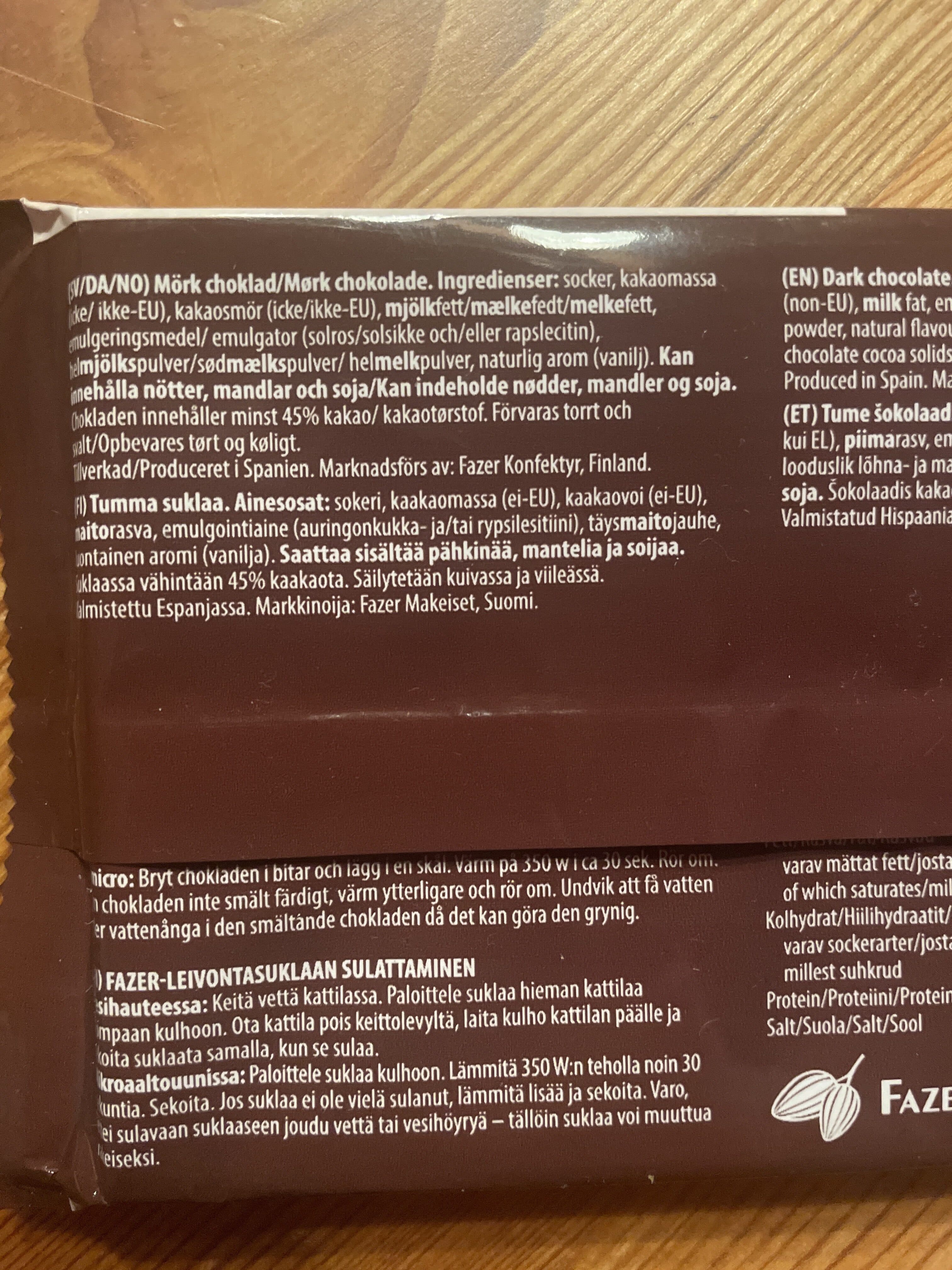 Fazer Tumma Leivontasuklaa 45% packshot