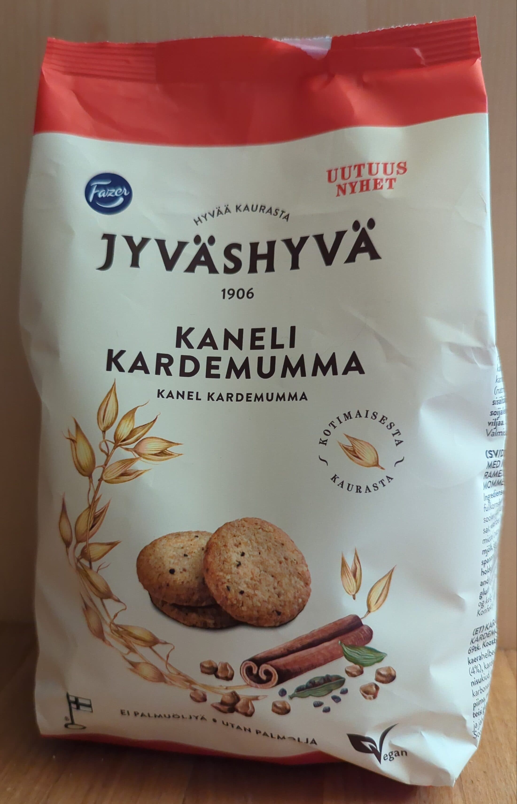 Jyväshyvä;Fazer Caramelized biscuits with cardamom and cinnamon packshot