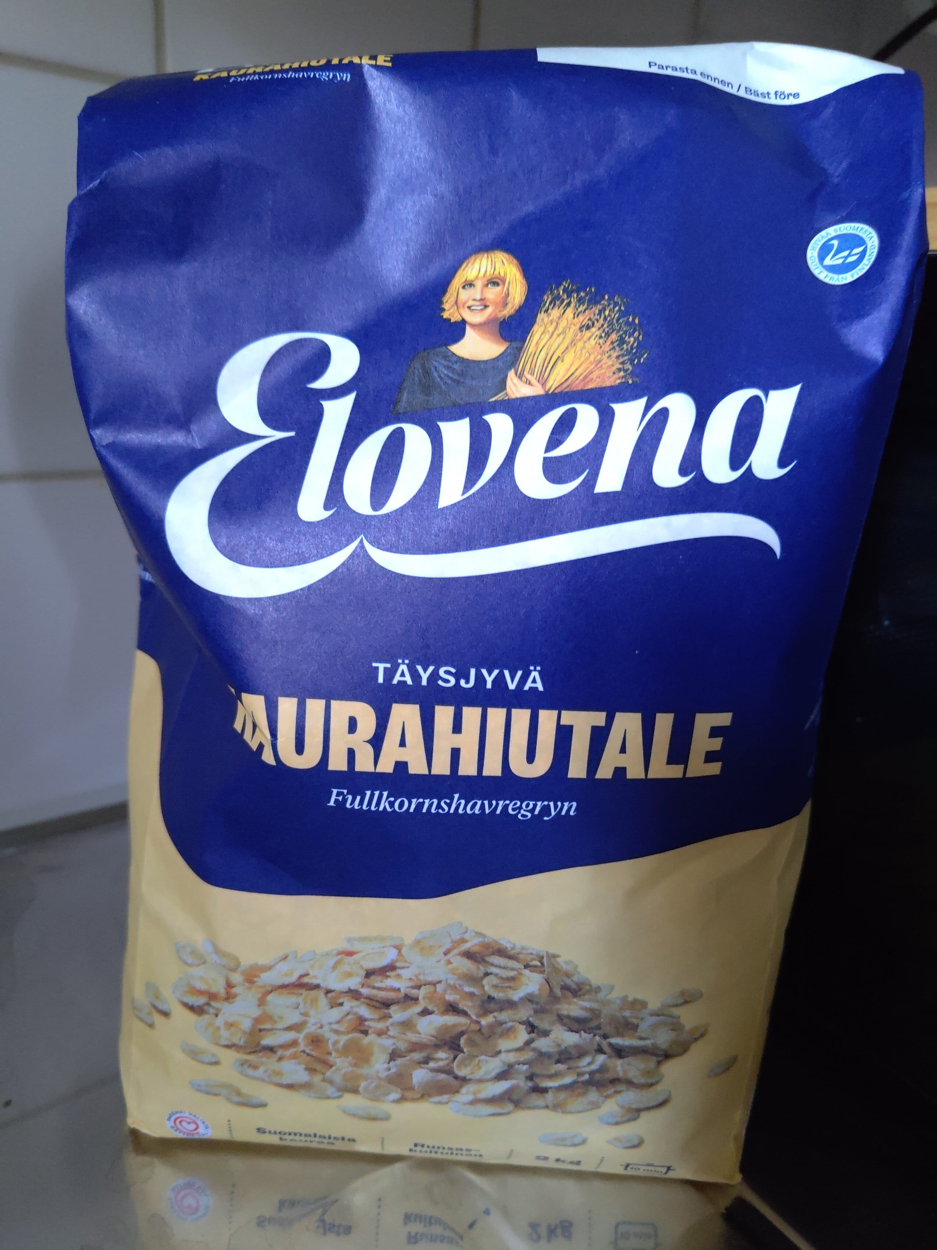 Elovena Oatmeal packshot