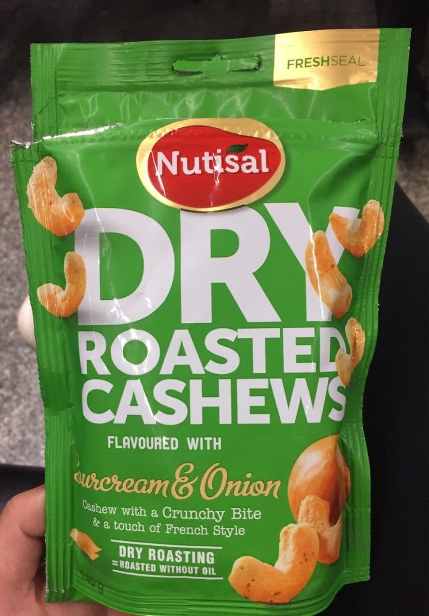 Nutisal Dry roasted cashews sourcream & onion packshot